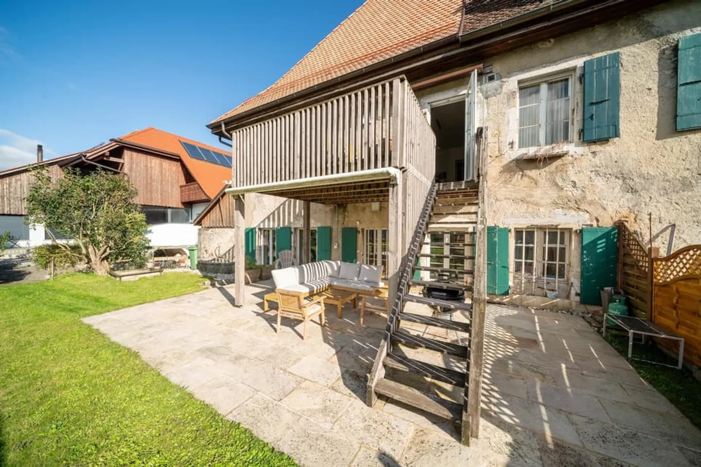 Village house with 2 apartments 3.5 and 6.5 rooms. Large garden. In Rances. - Photo 10 of 13