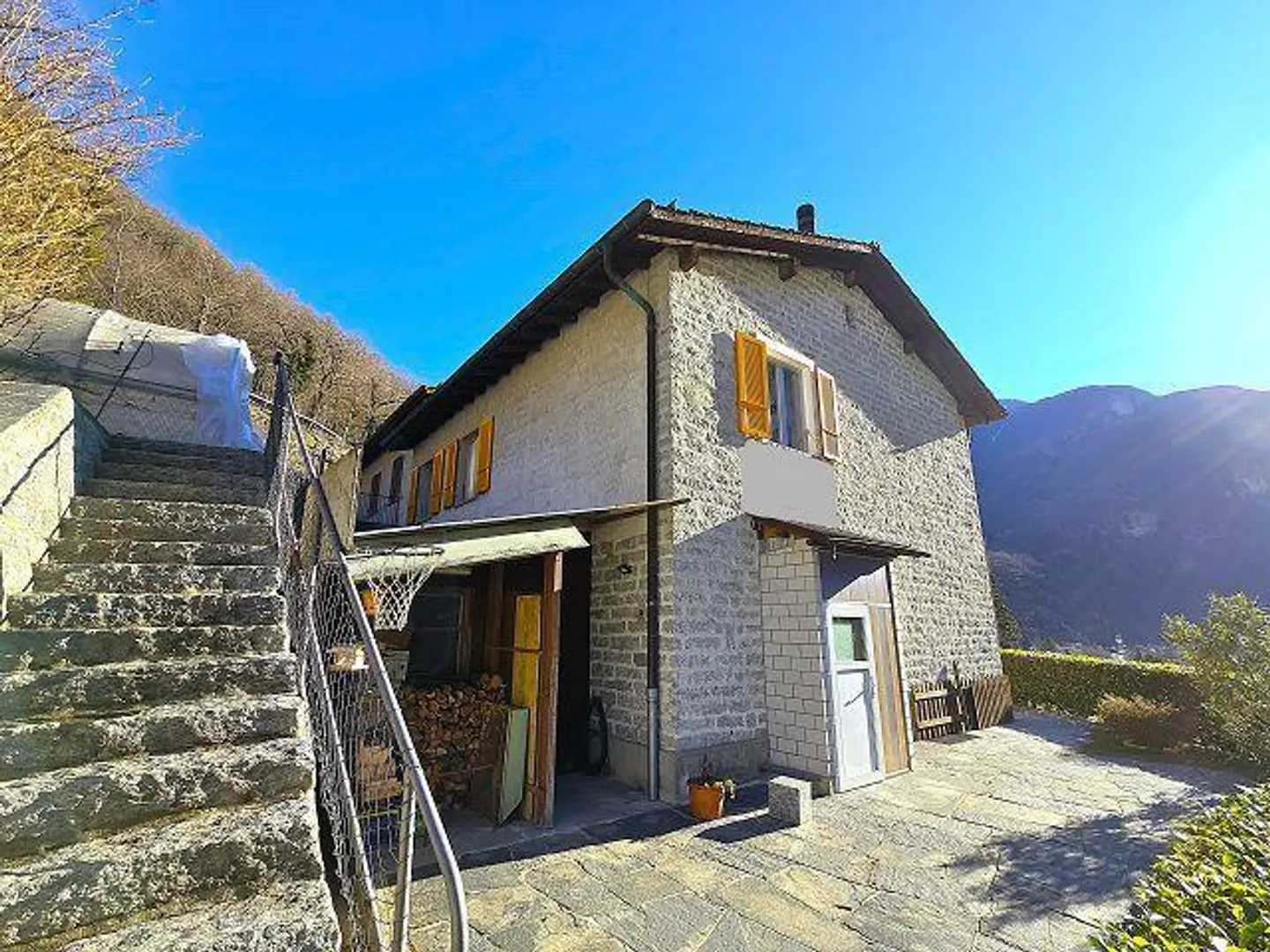 Schönes 5,5-Zimmer-Haus mit großem Grundstück und Garage, schöner Blick... - Foto 36 von 38