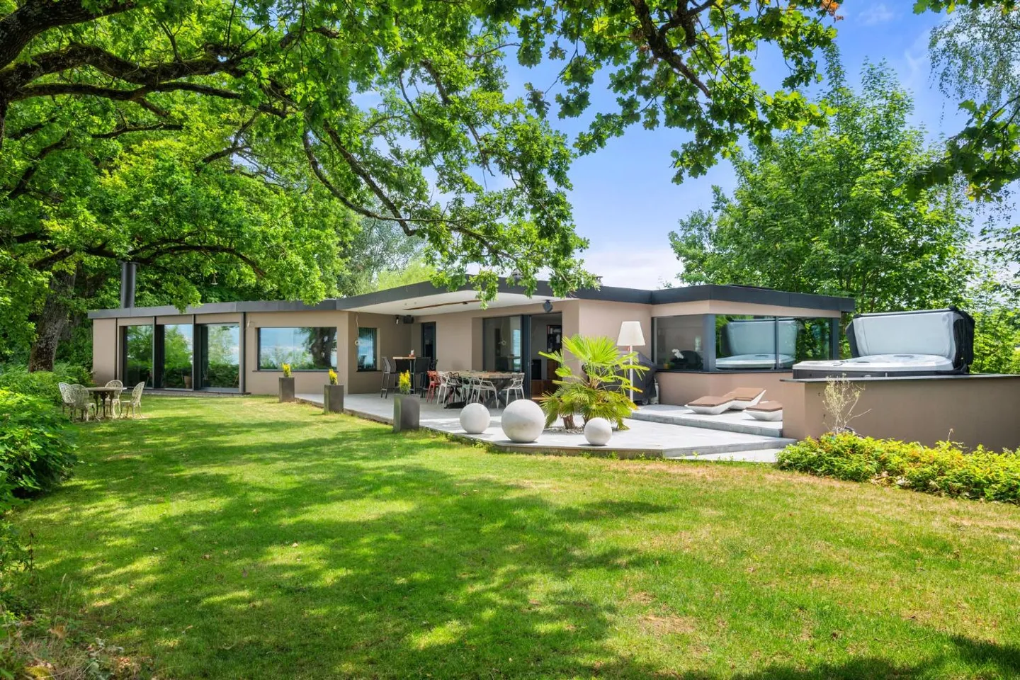 Villa 6,5 Zimmer - Foto 1 von 13