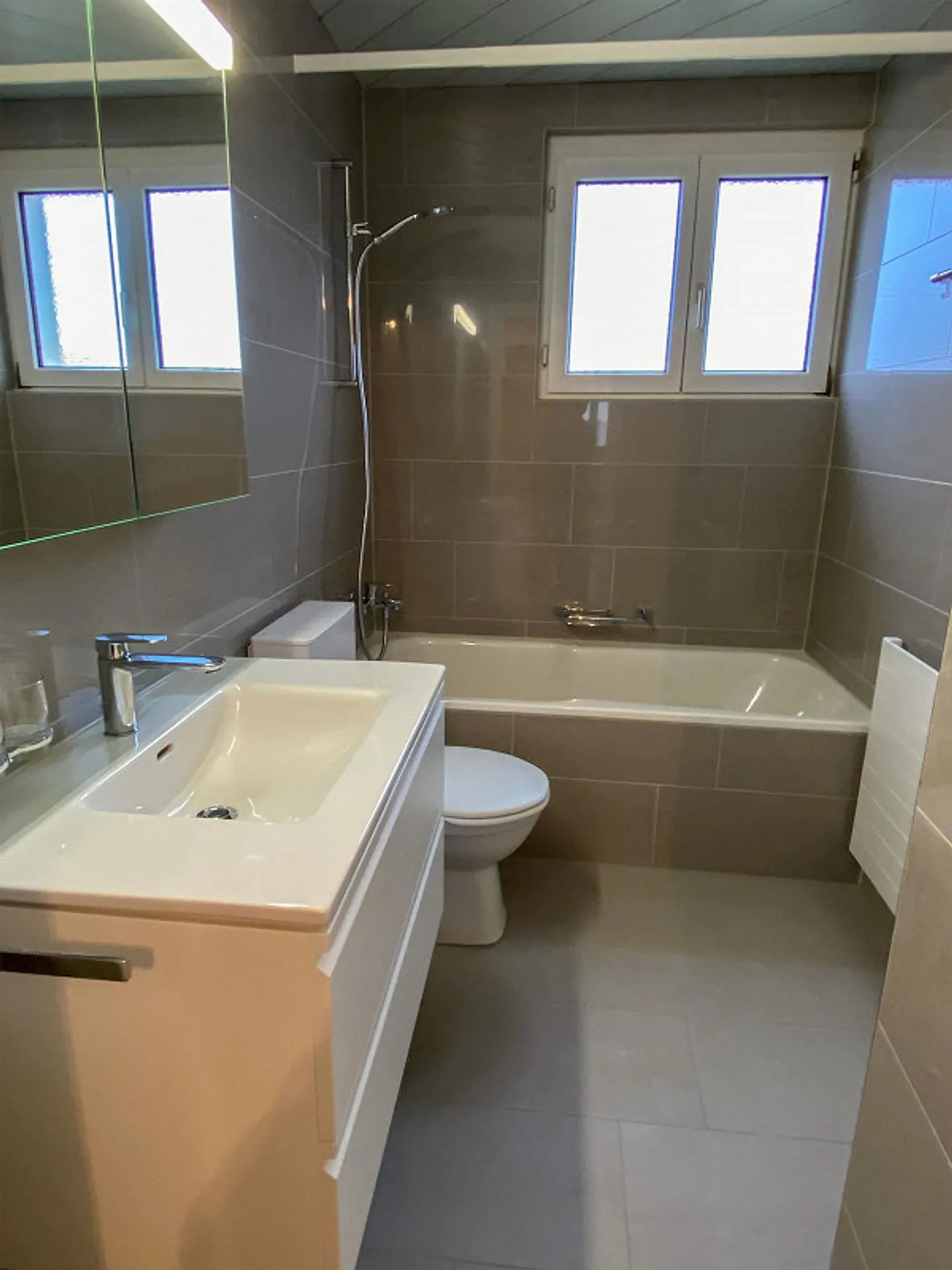 Appartement ancien rénové de 4 pièces - Photo 2 sur 12