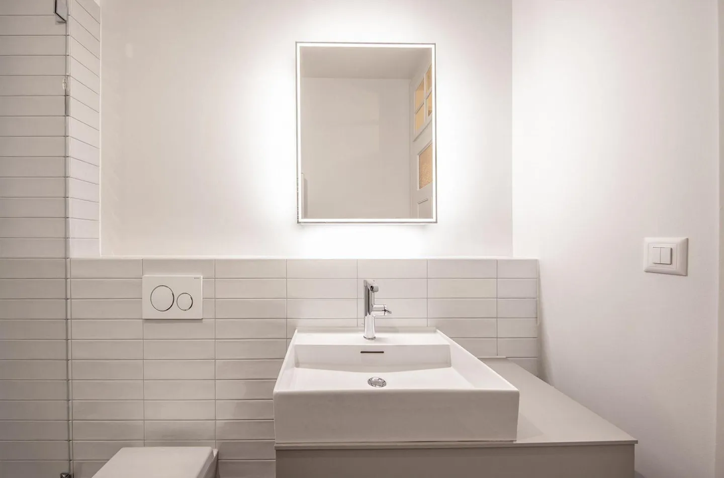 Exclusive 3-room apartment with balcony in Basel - Photo 4 of 13