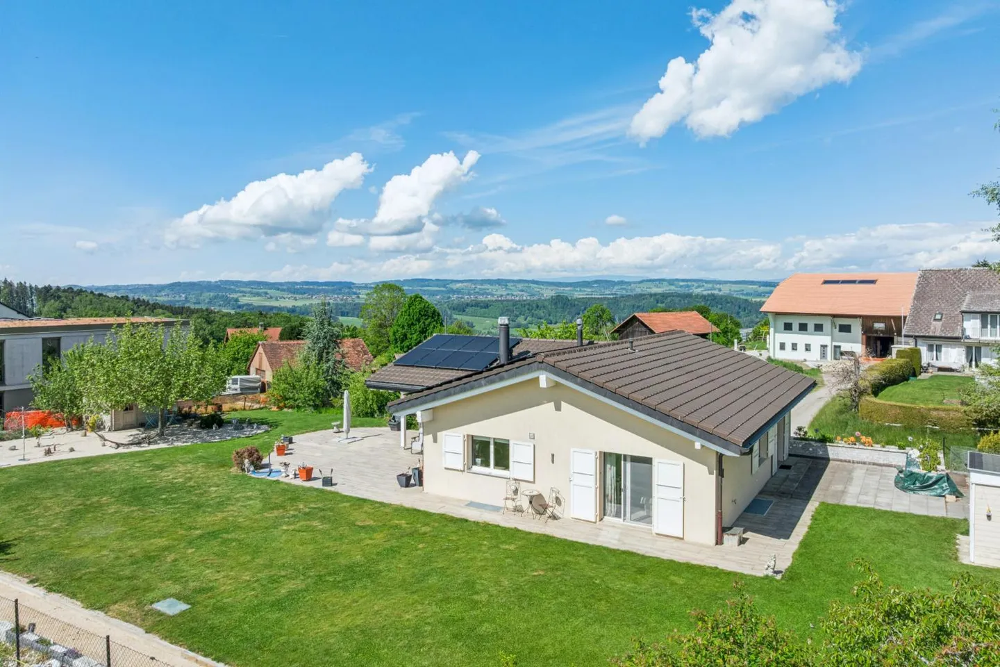 Villa contemporaine avec jardin - Photo 2 sur 10