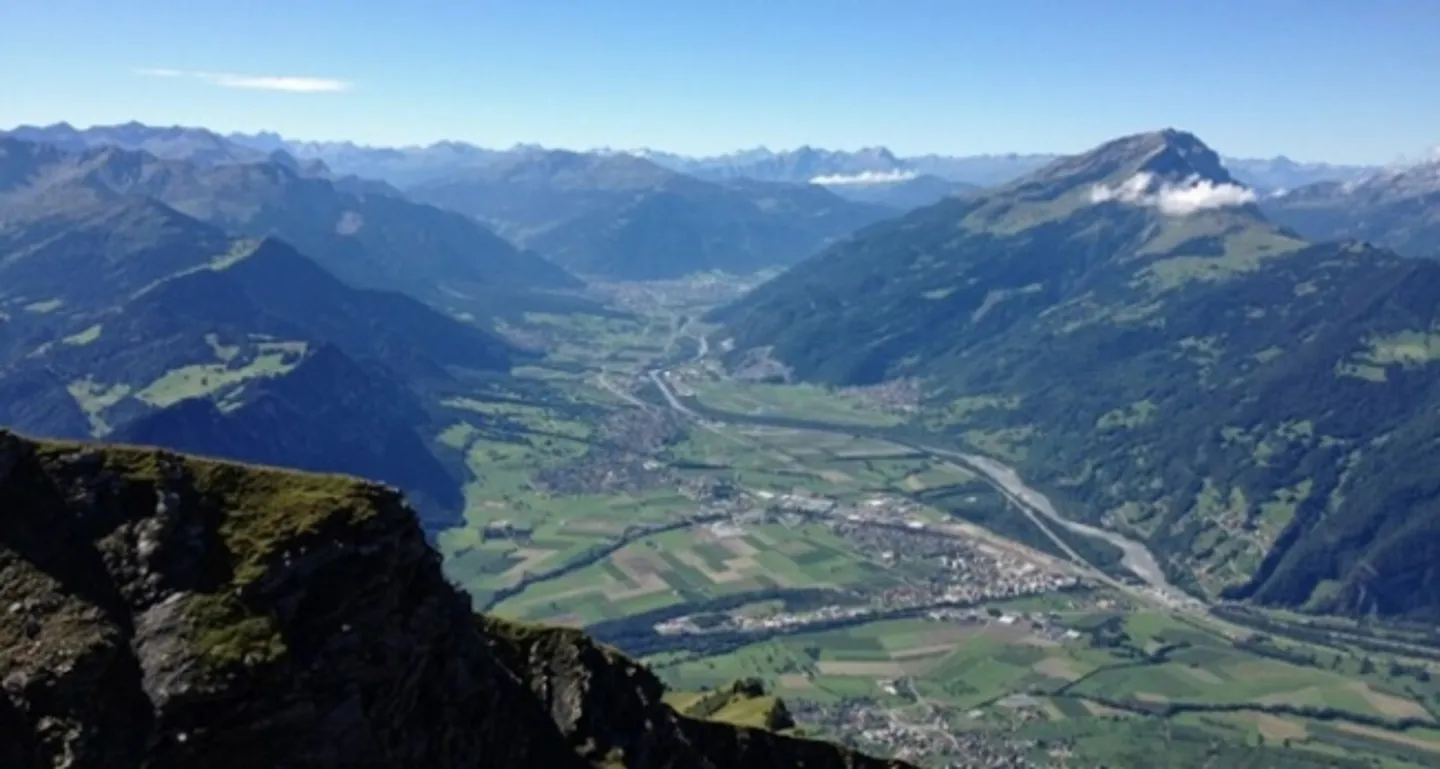 INVESTIMENTO CAPITALE ATTRATTIVO NEL RHEINTAL GRIGIONE - POSIZIONE PREFERITA - Foto 1 di 3