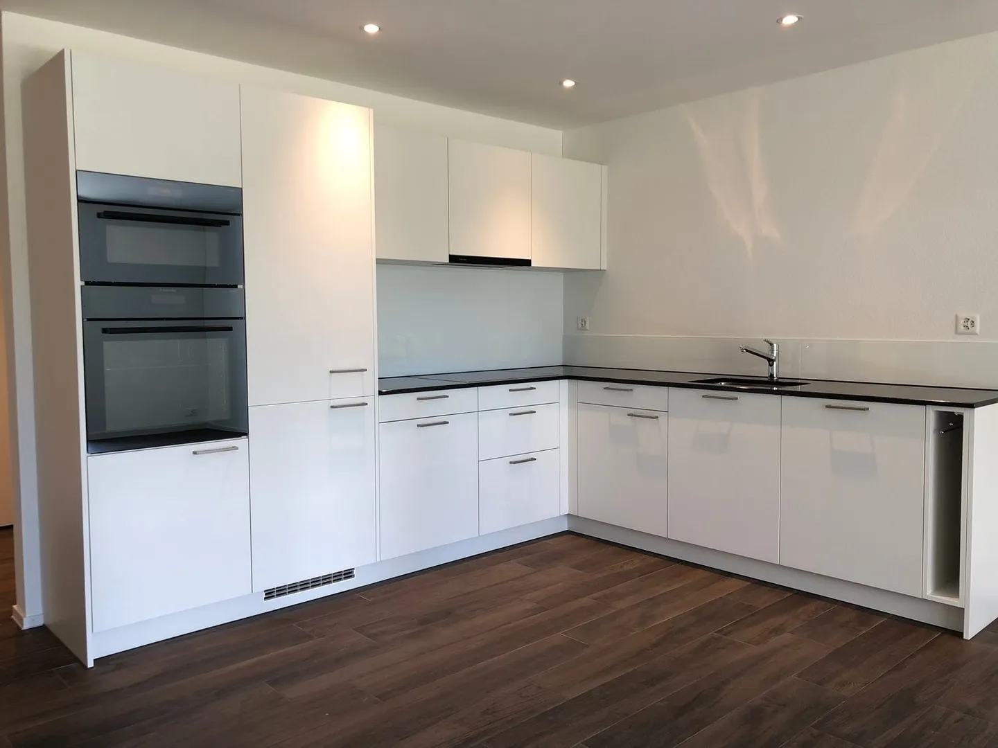 Modern 2.5-room apartment with terrace in Leibstadt - Photo 1 of 9