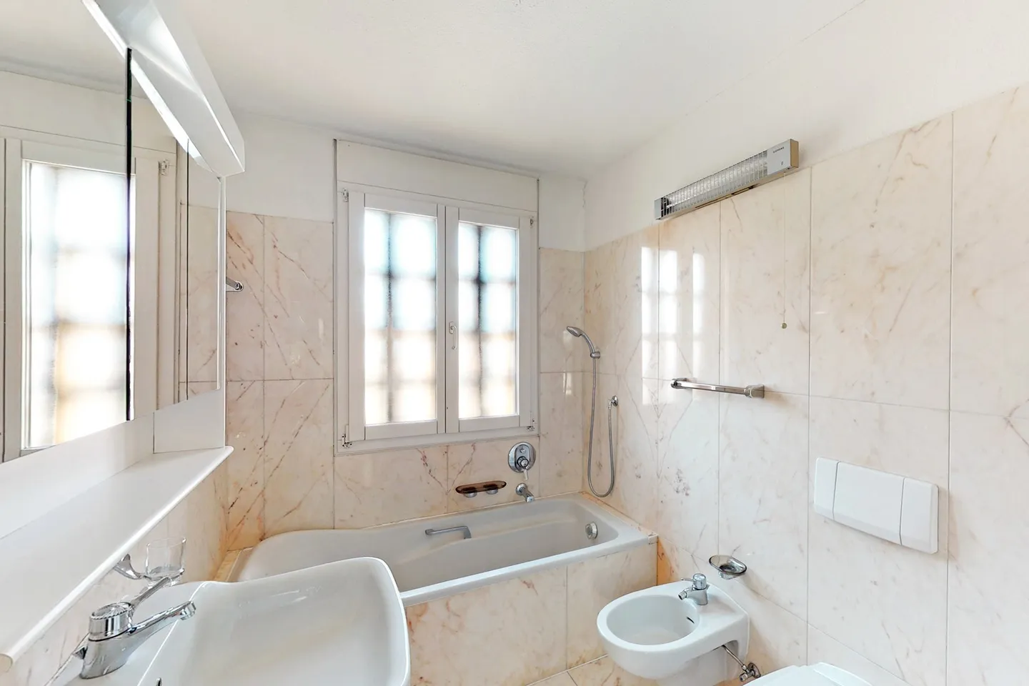 Apartment for rent - Photo 9 of 11