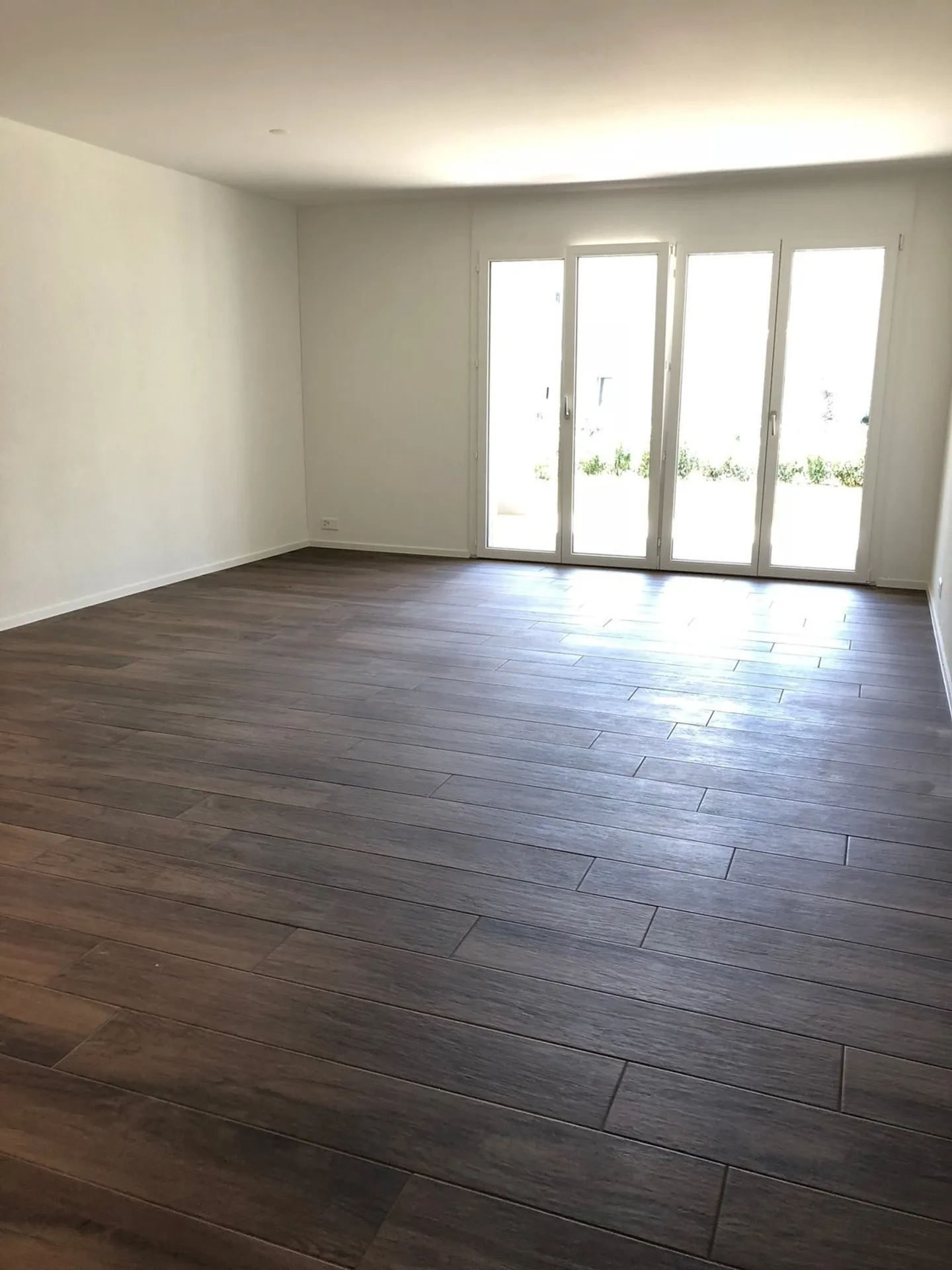 Modern 2.5-room apartment with terrace in Leibstadt - Photo 3 of 9