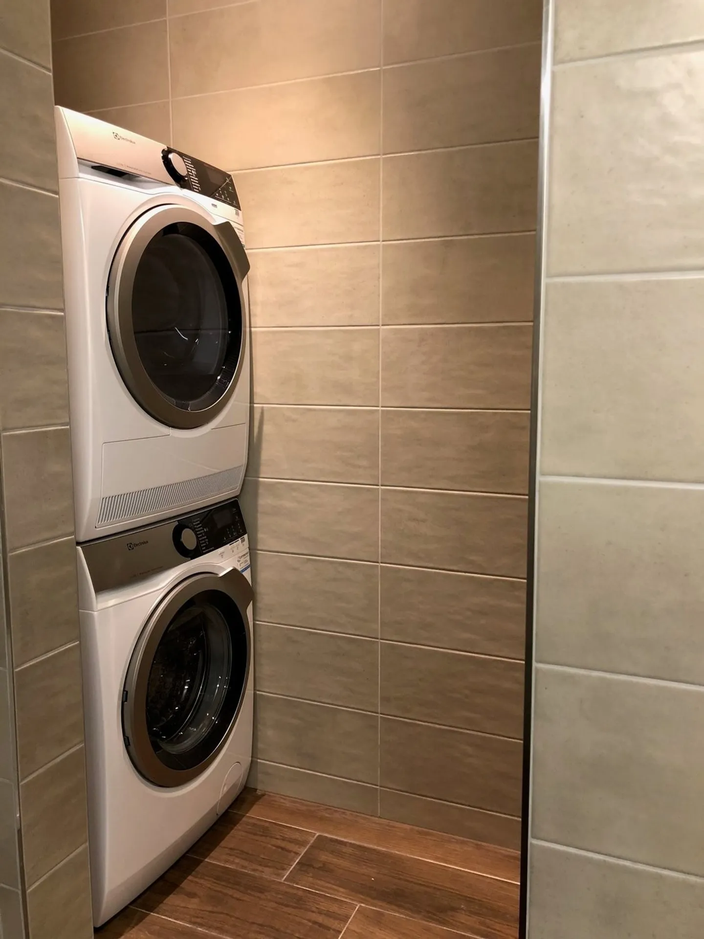 Modern 2.5-room apartment with terrace in Leibstadt - Photo 8 of 9