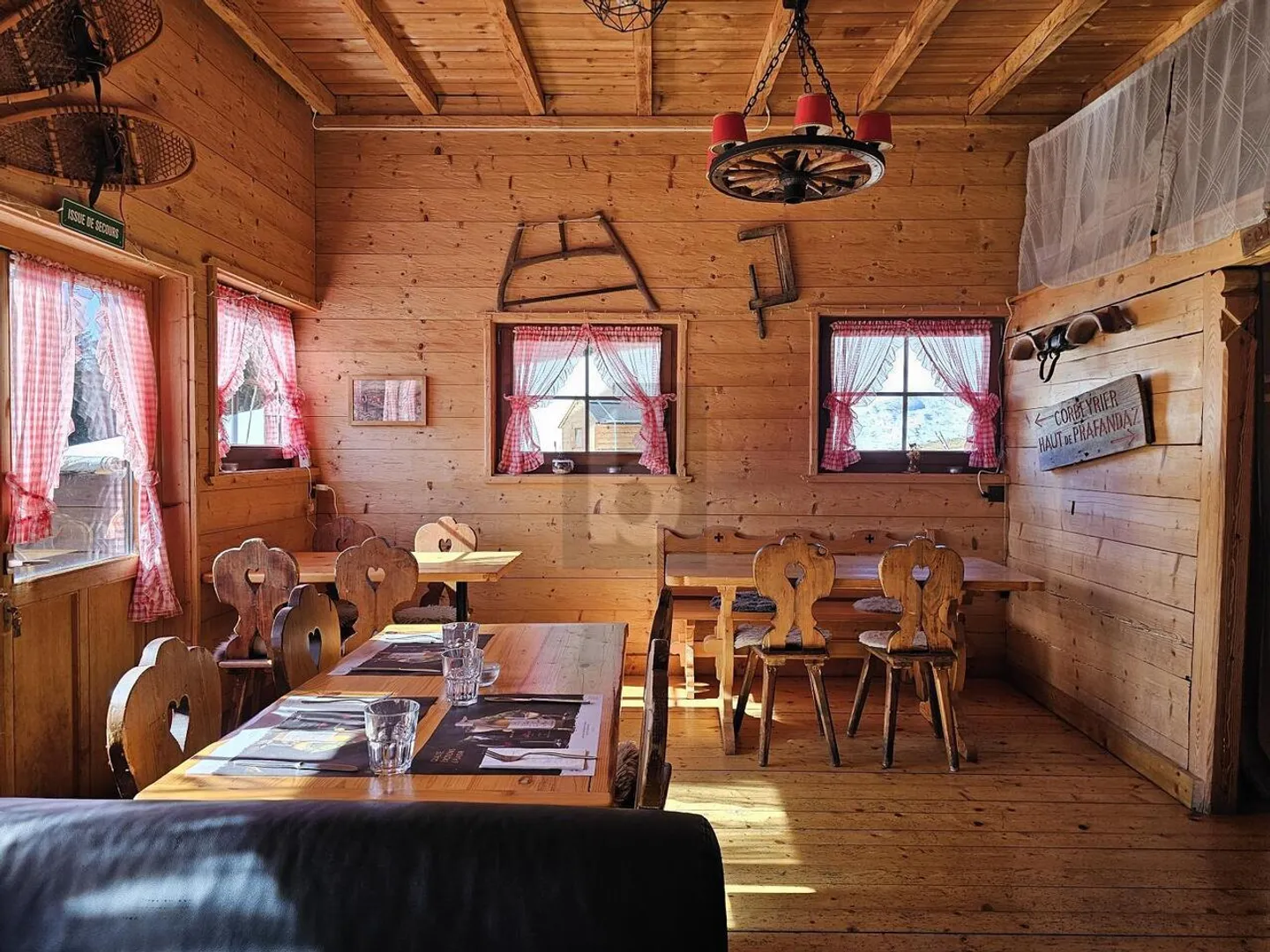 SPLENDID RESTAURANT CHALET WITH APARTMENT - Photo 2 of 6