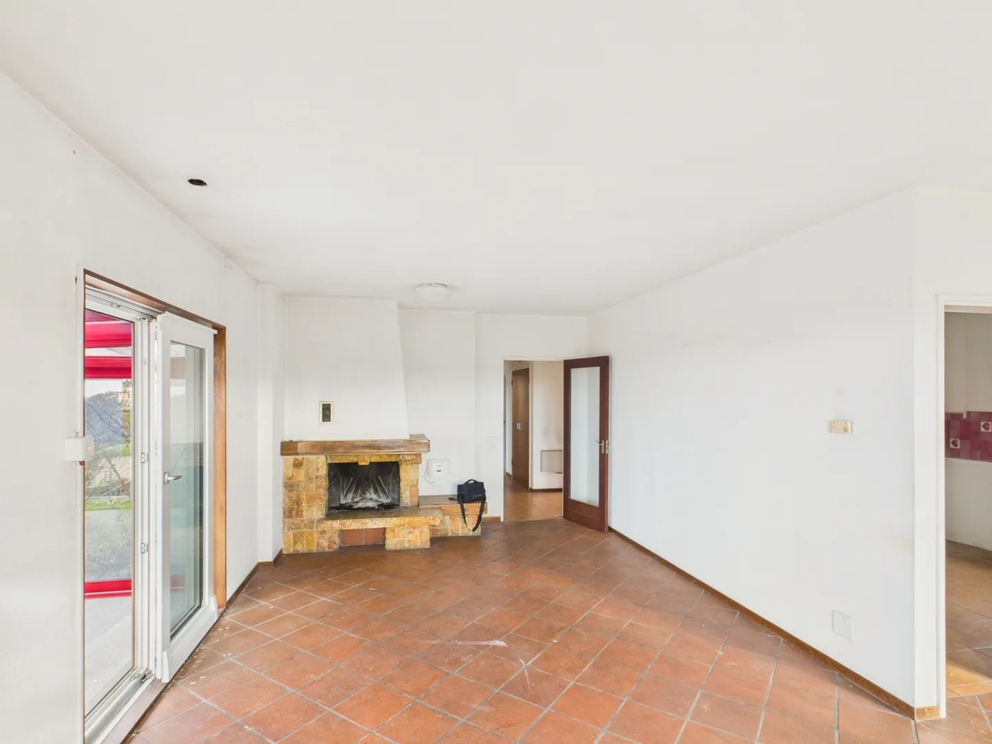 Unabhängiges Haus mit großem Potenzial in ruhiger Lage in Breggia - Foto 5 von 13