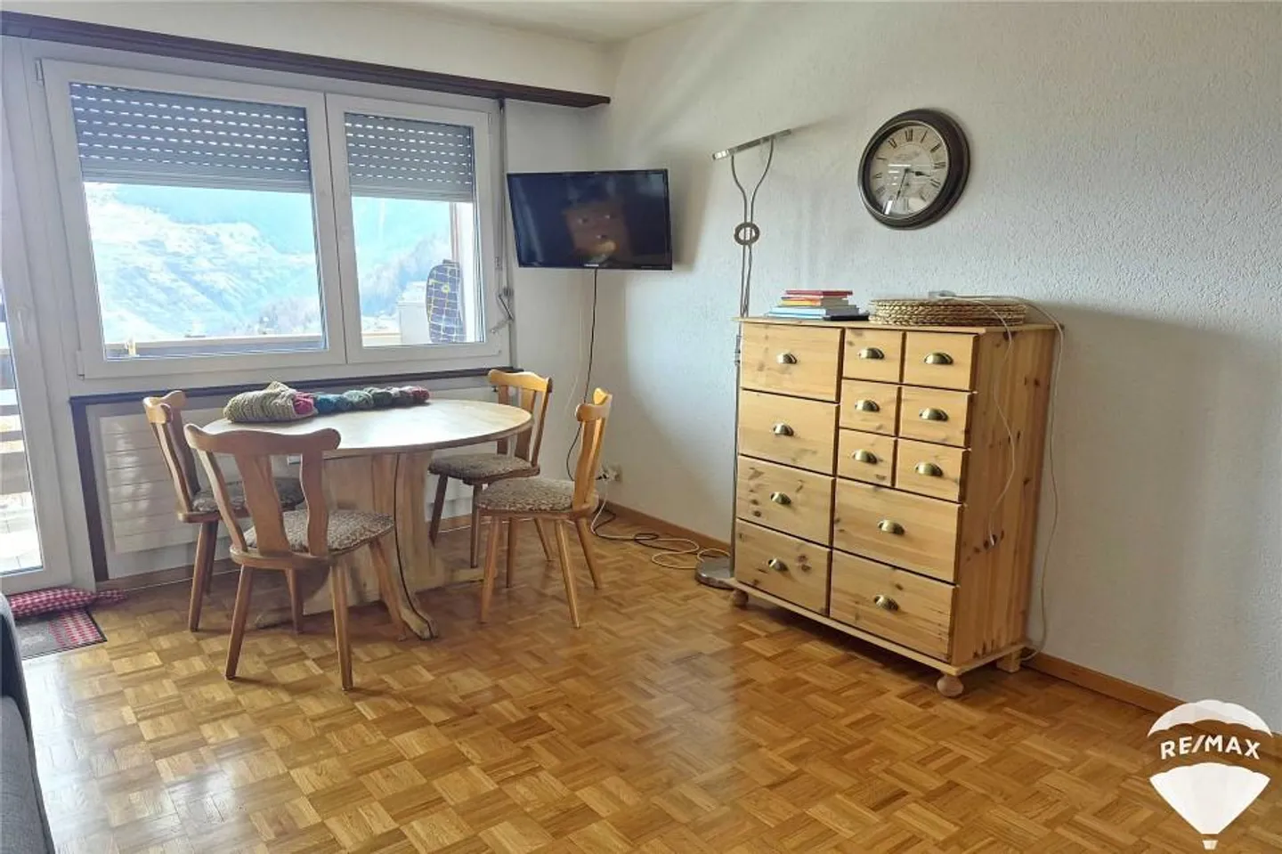 Charming Apartment in Prime Location - Photo 3 of 9