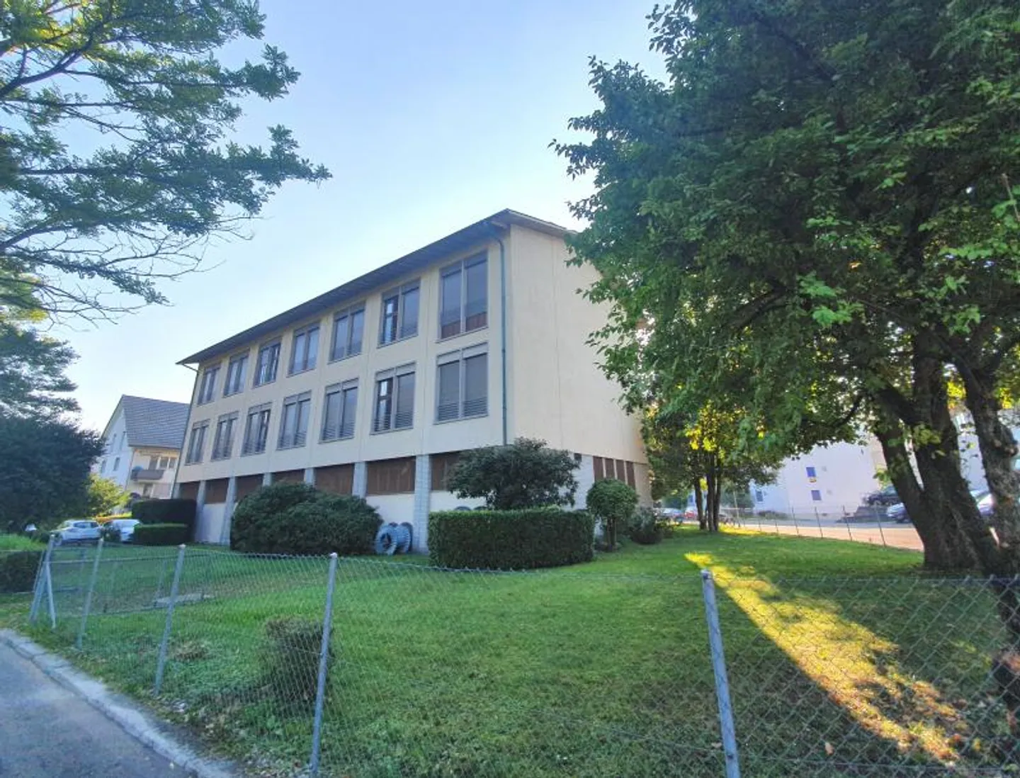 Mischgenutztes Gebäude mieten - Foto 1 von 2