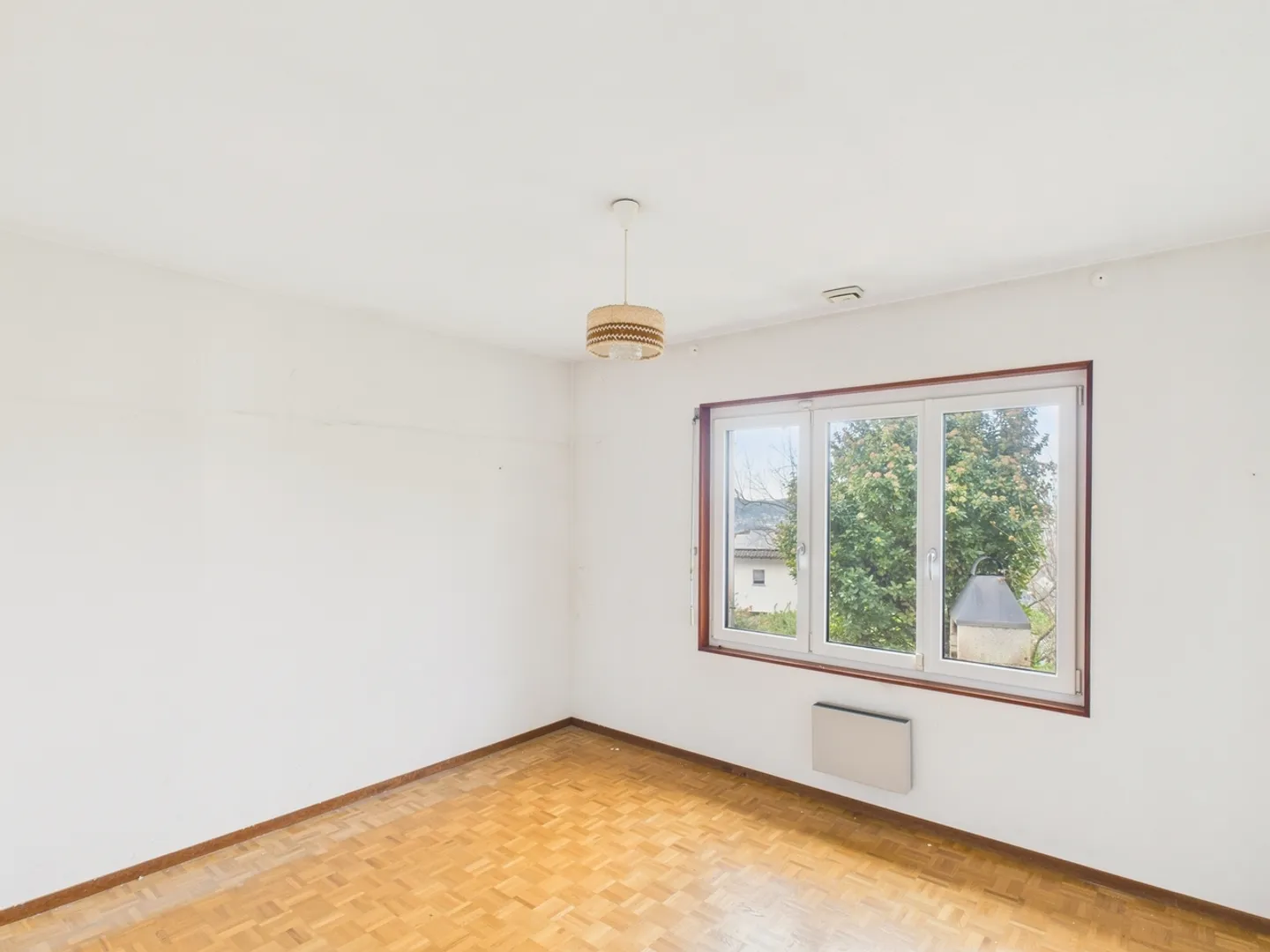 Unabhängiges Haus mit großem Potenzial in ruhiger Lage in Breggia - Foto 8 von 13