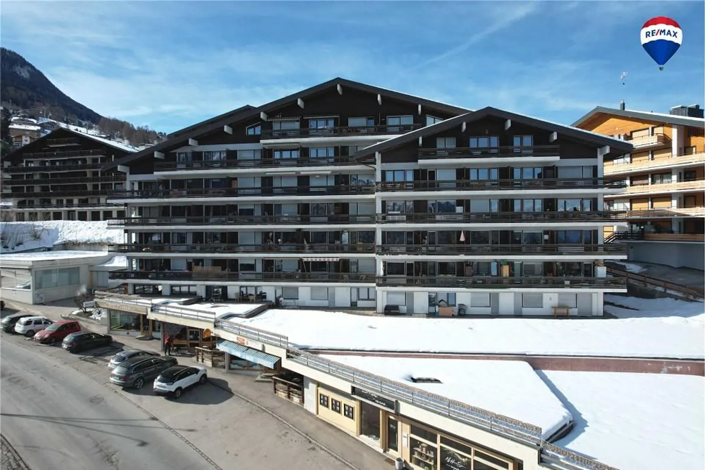 Charming Apartment in Prime Location - Photo 7 of 9