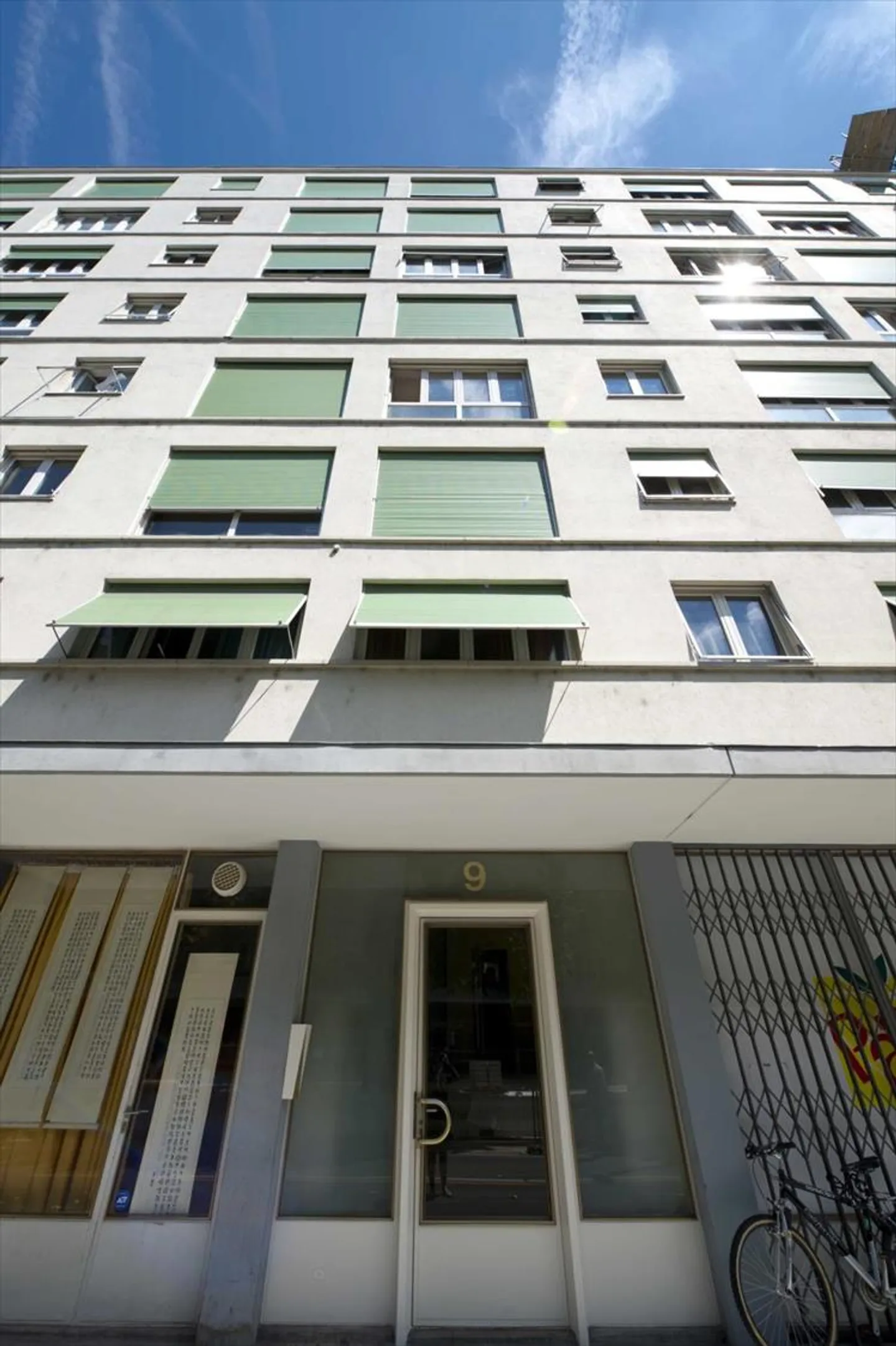 Studio d'env. 30 m2 au 6ème étage - Photo 1 sur 2