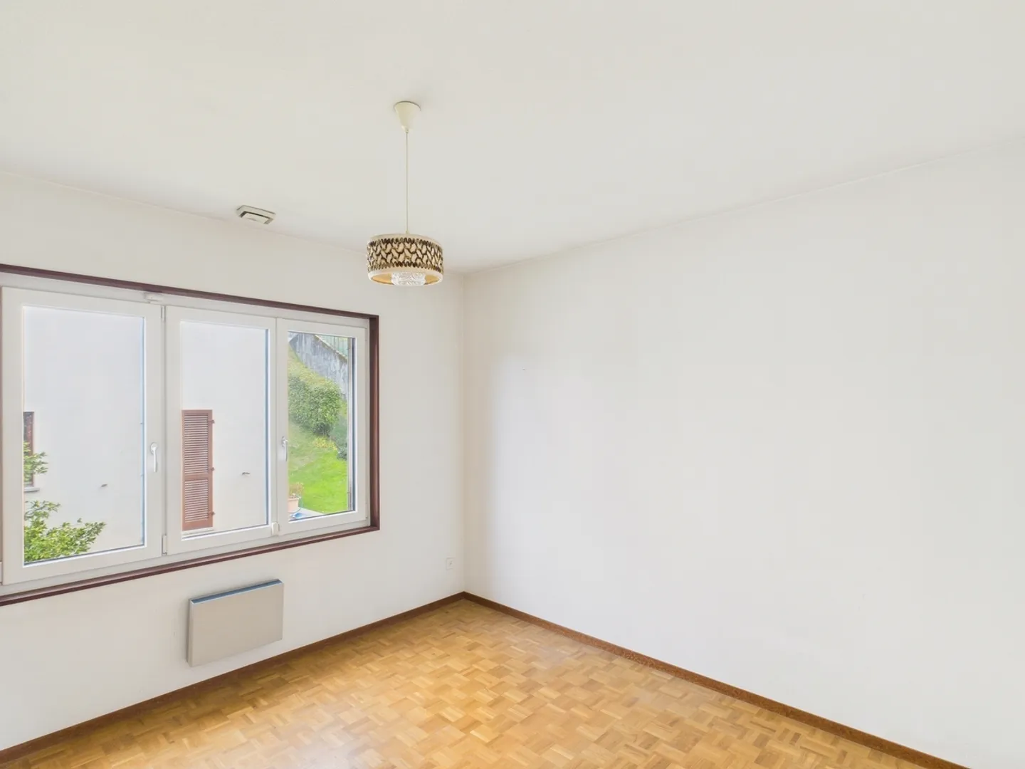 Unabhängiges Haus mit großem Potenzial in ruhiger Lage in Breggia - Foto 7 von 13