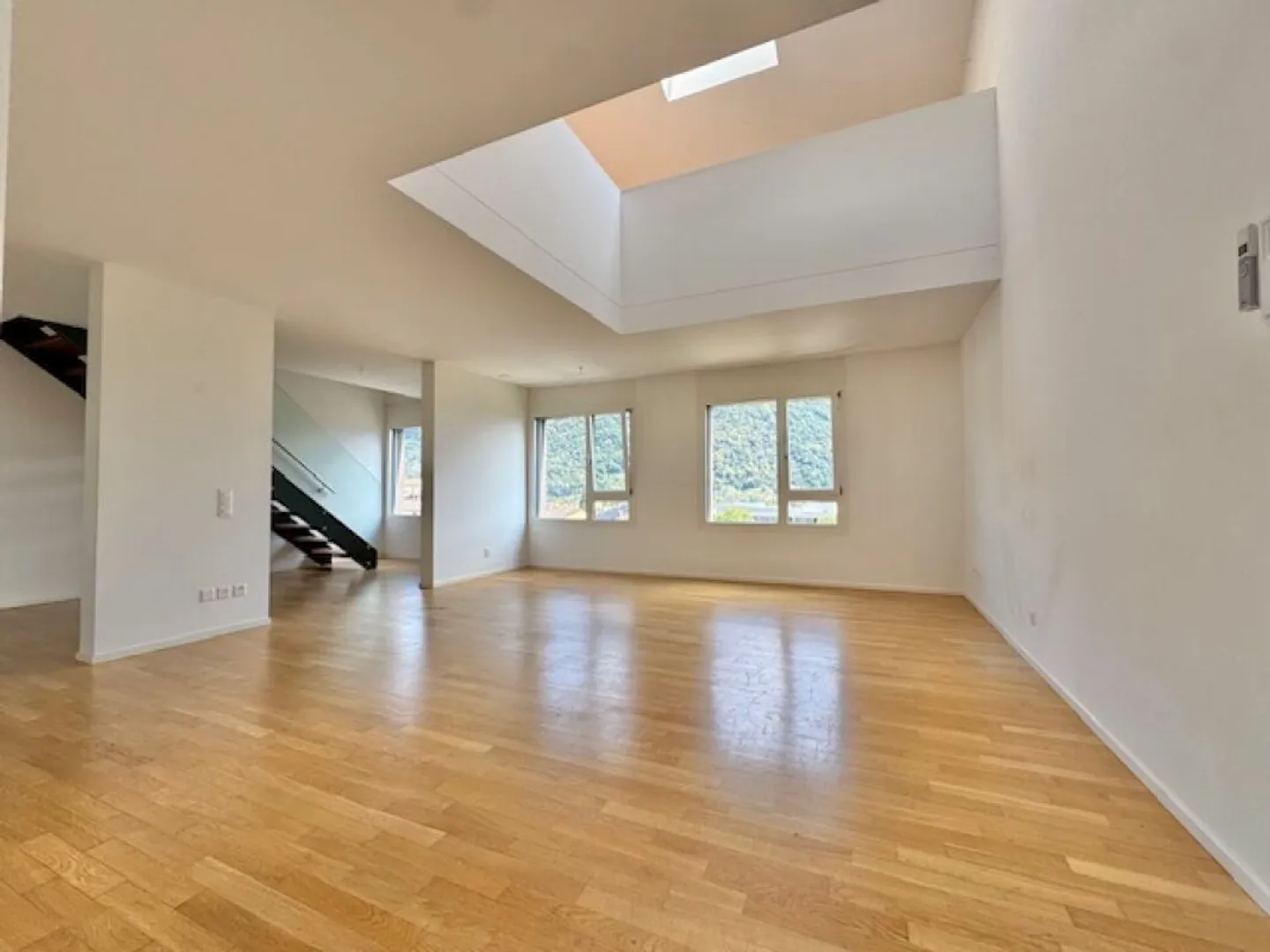 FOR SALE IN THE CENTER OF LOSONE - MODERN DUPLEX ATTIC OF 5.5 ROOMS - Photo 8 of 27