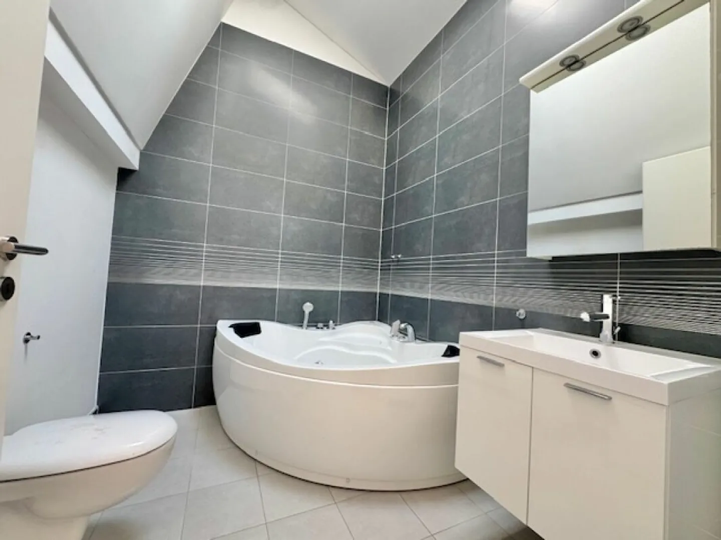 FOR SALE IN THE CENTER OF LOSONE - MODERN DUPLEX ATTIC OF 5.5 ROOMS - Photo 17 of 27