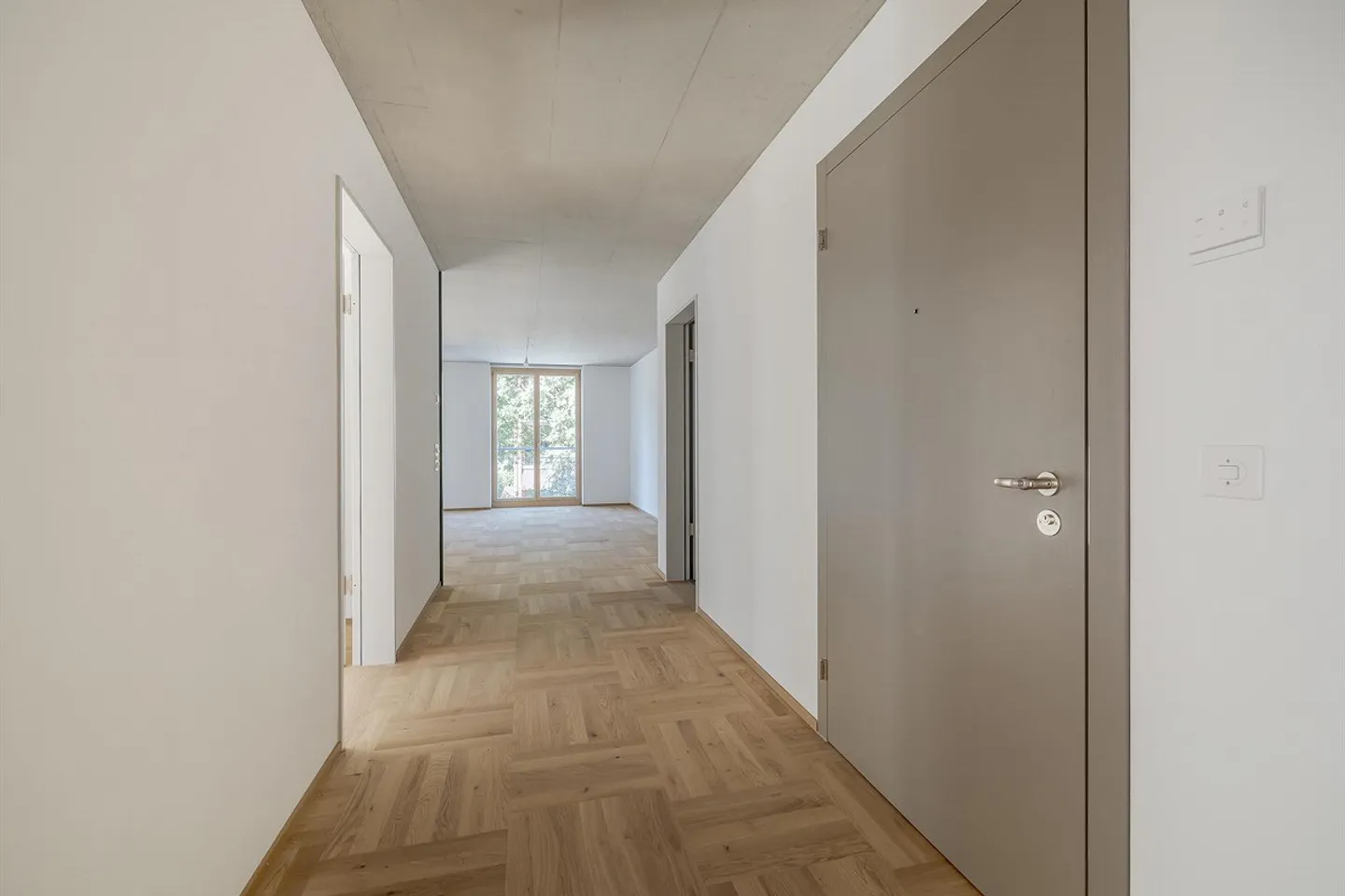 3.5 Room Apartment in Biel - Photo 2 of 13