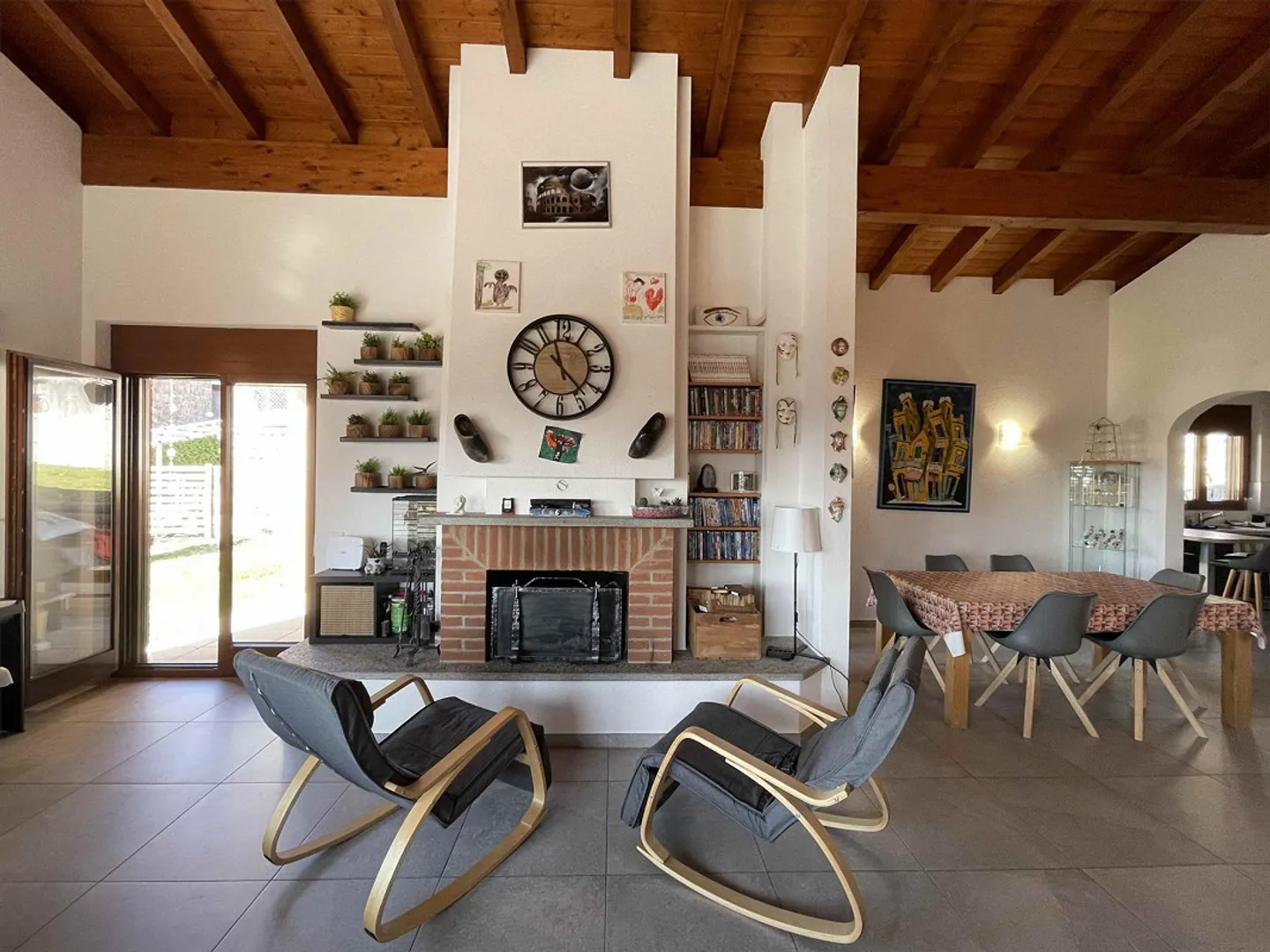 BEAUTIFUL AND SPACIOUS INDEPENDENT HOUSE 5.5 SURROUNDED BY GREENERY - Photo 6 of 13