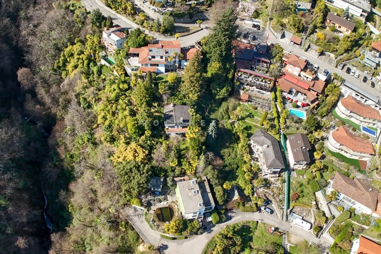 Villa avec grand terrain constructible et vue sur le lac Majeur - Photo 2 sur 7