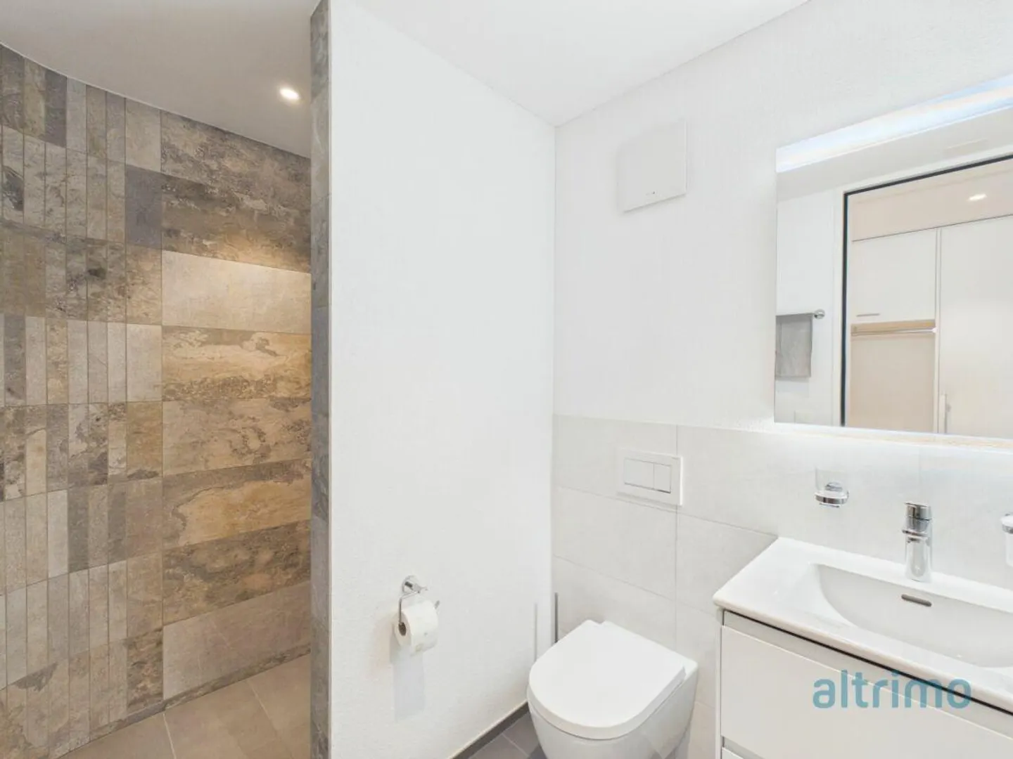 Prima occupazione: appartamento di 3,5 locali di alta qualità con vista magnifica - Foto 2 di 13