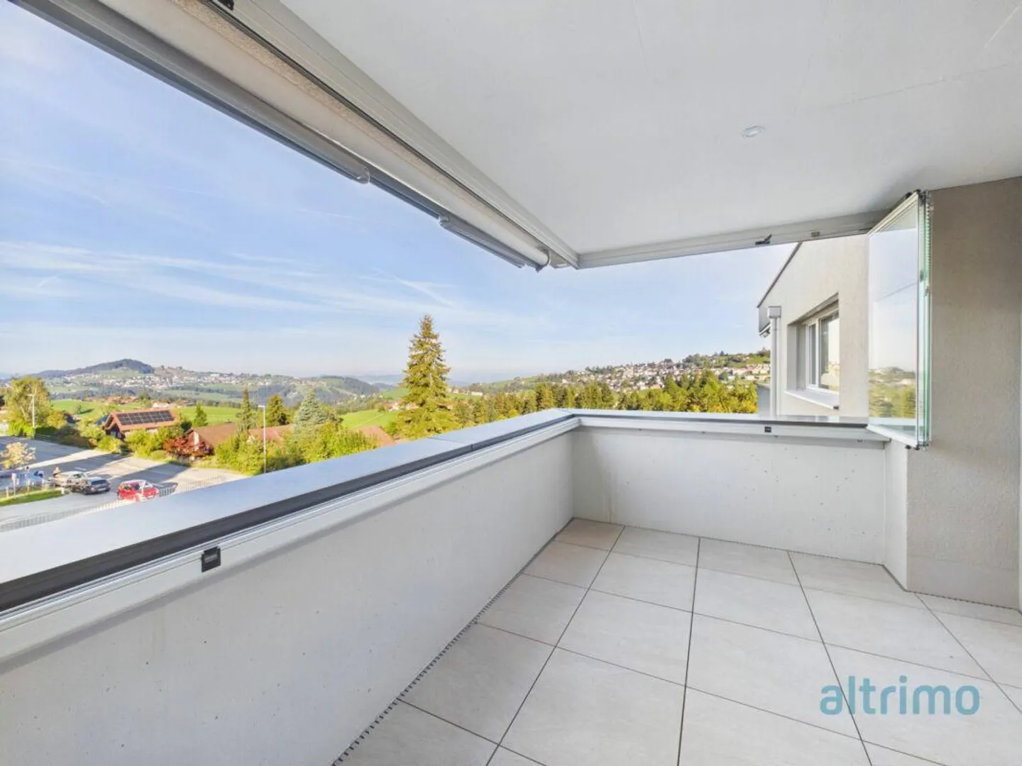 Prima occupazione: appartamento di 3,5 locali di alta qualità con vista magnifica - Foto 3 di 13