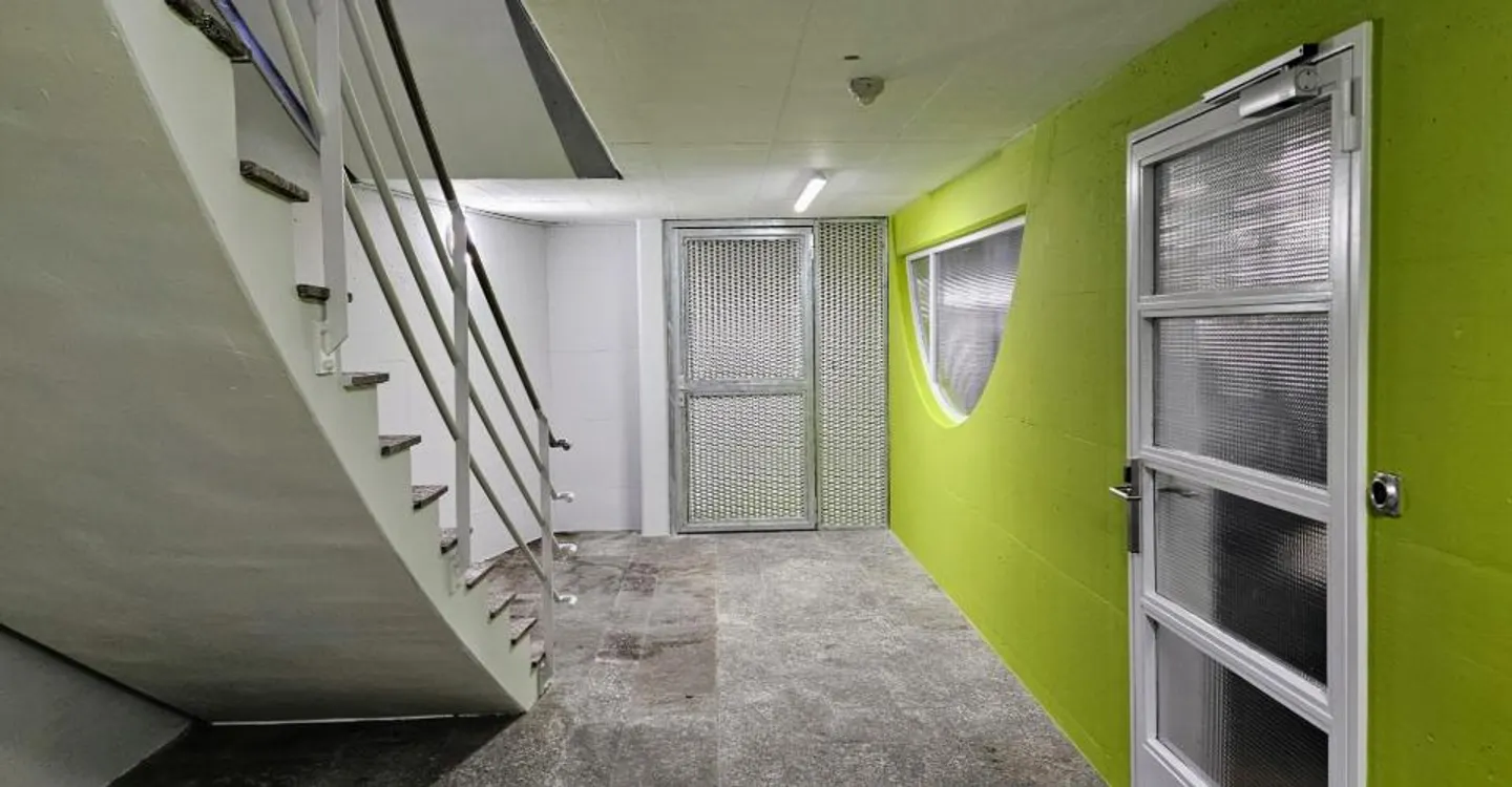 Parking Intérieur Sécurisé à St-Maurice - Photo 3 sur 3