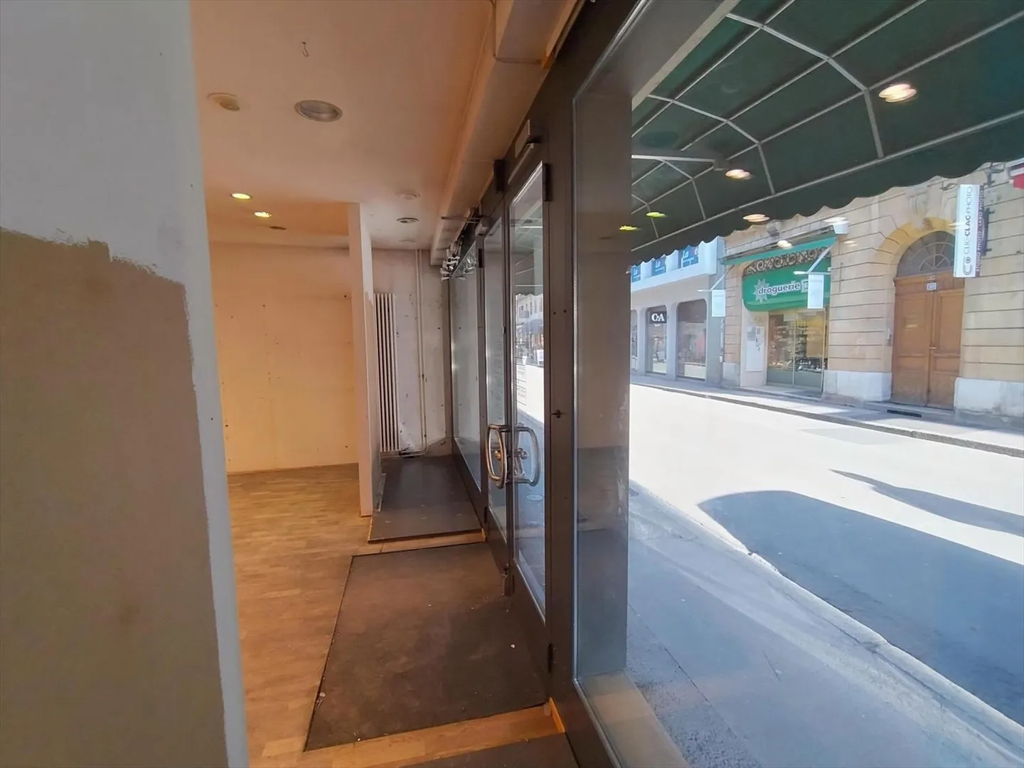 Edificio commerciale/amministrativo grezzo con arcade nel cuore della città - Foto 10 di 10