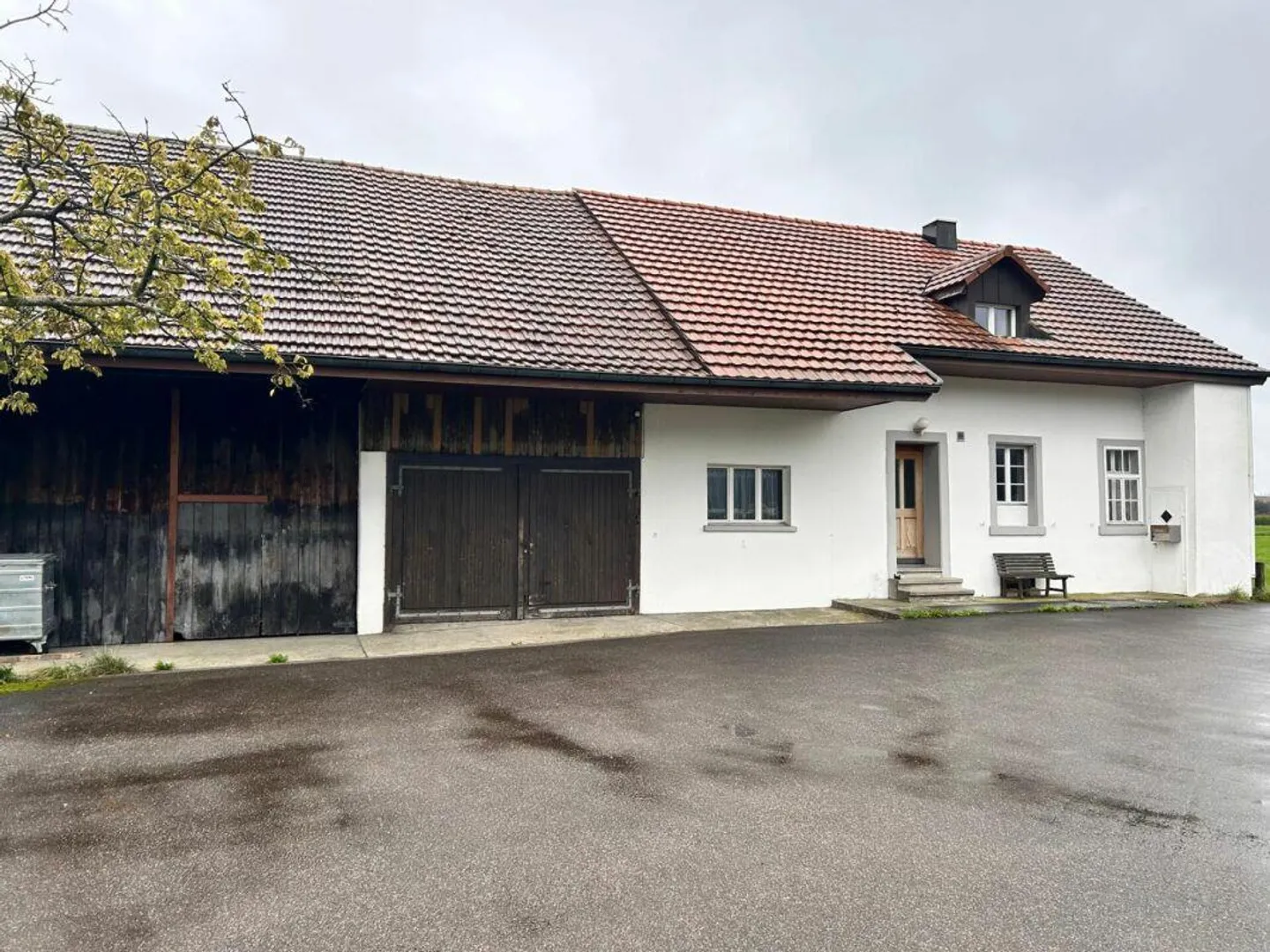 Maison individuelle avec d'innombrables possibilités, adaptée pour un privé... - Photo 1 sur 9