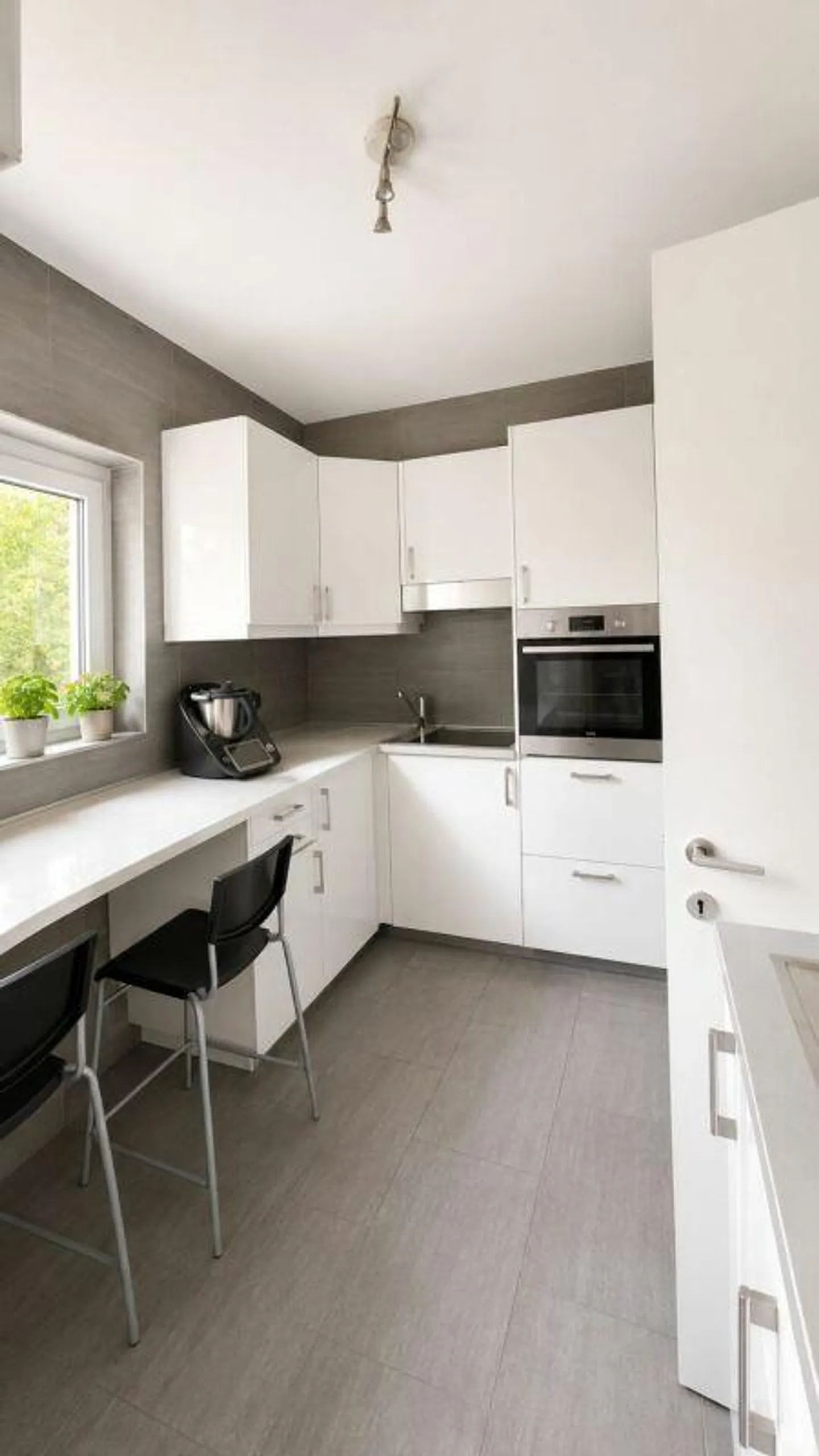 LUGANO | 92 m2 | 2.5 MEUBLÉ | À CÔTÉ DE VILLA SASSA - Photo 6 sur 13