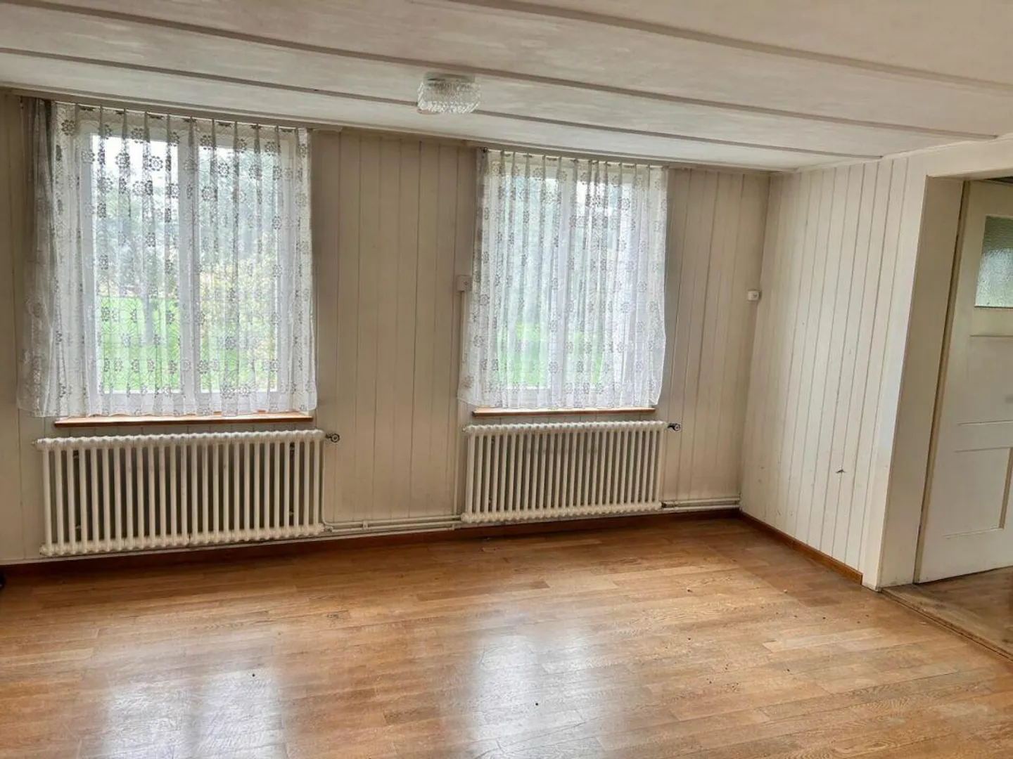 Maison individuelle avec d'innombrables possibilités, adaptée pour un privé... - Photo 3 sur 9