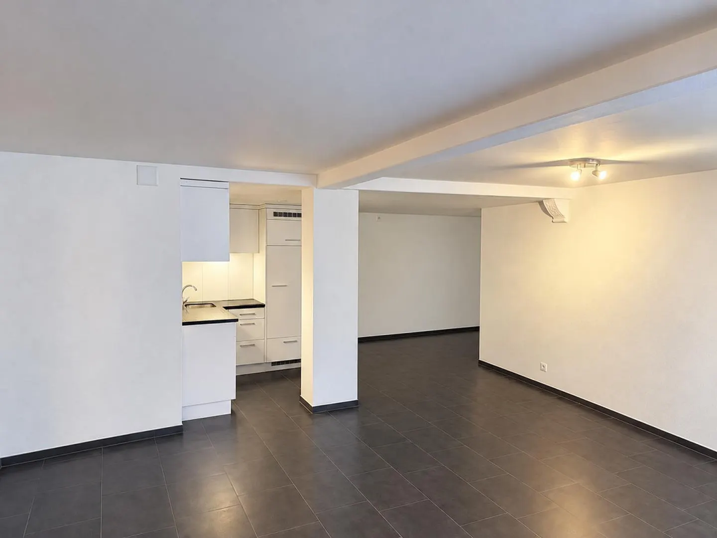modern 2.5 room apartment - Photo 2 of 8