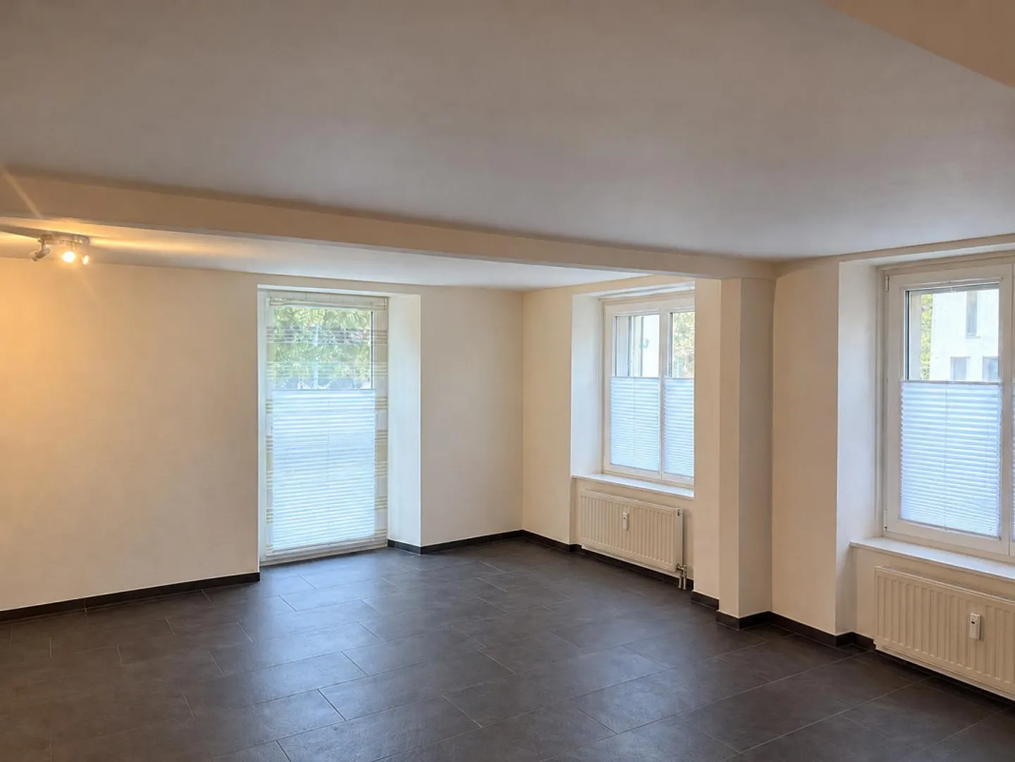 modern 2.5 room apartment - Photo 3 of 8