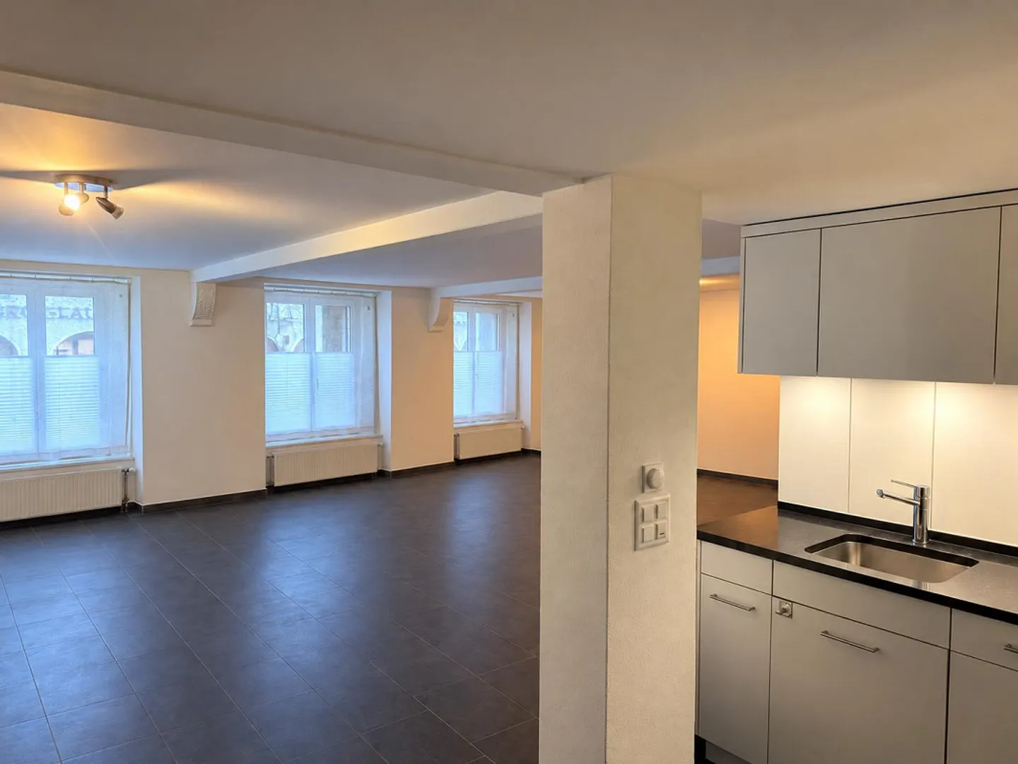 modern 2.5 room apartment - Photo 4 of 8