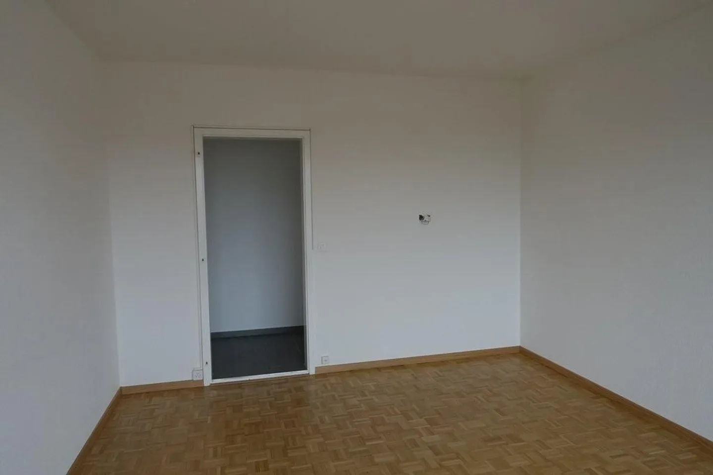 Cozy 3-room apartment in the heart of Herzogenbuchsee for rent - Photo 2 of 10