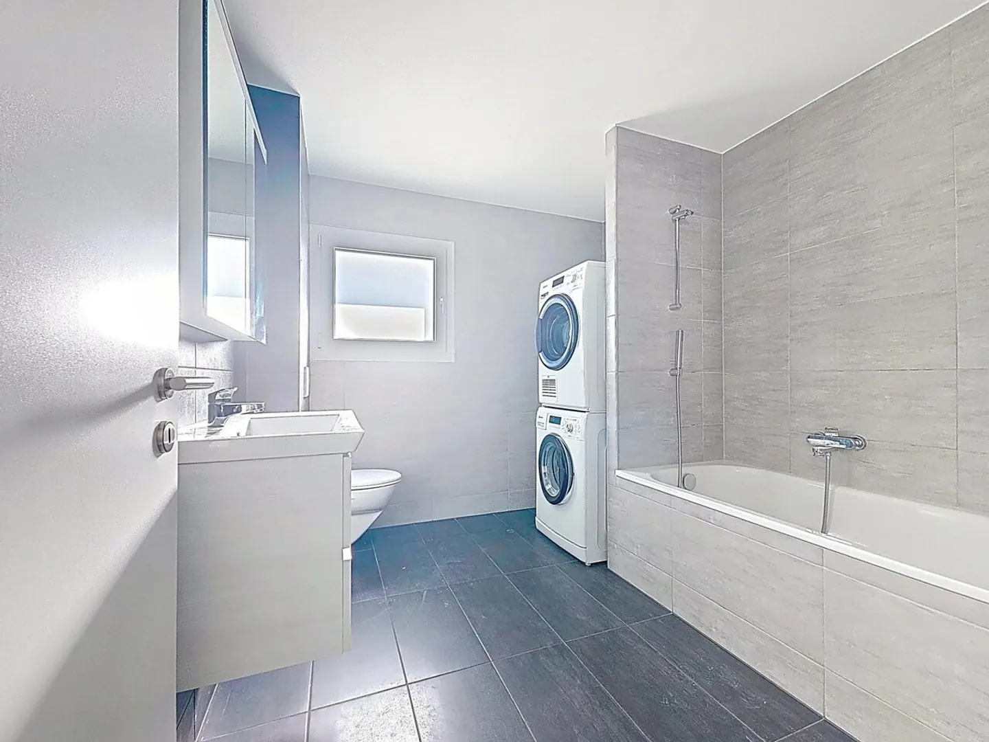 Helles Attikawohnung mit Terrasse - Foto 8 von 11