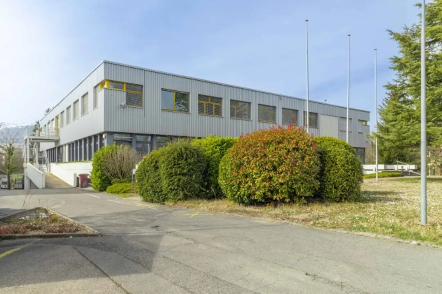 «3-STÖCKIGES MULTIFUNKTIONSGEBÄUDE IN MEYRIN» - Foto 1 von 13