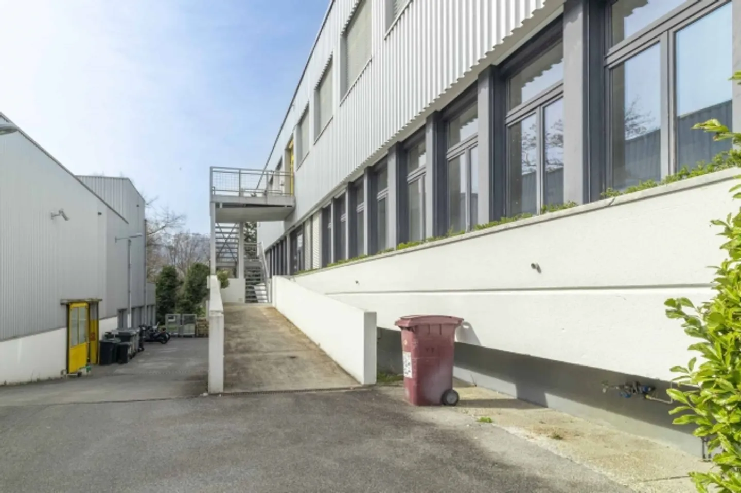 «3-STÖCKIGES MULTIFUNKTIONSGEBÄUDE IN MEYRIN» - Foto 10 von 13