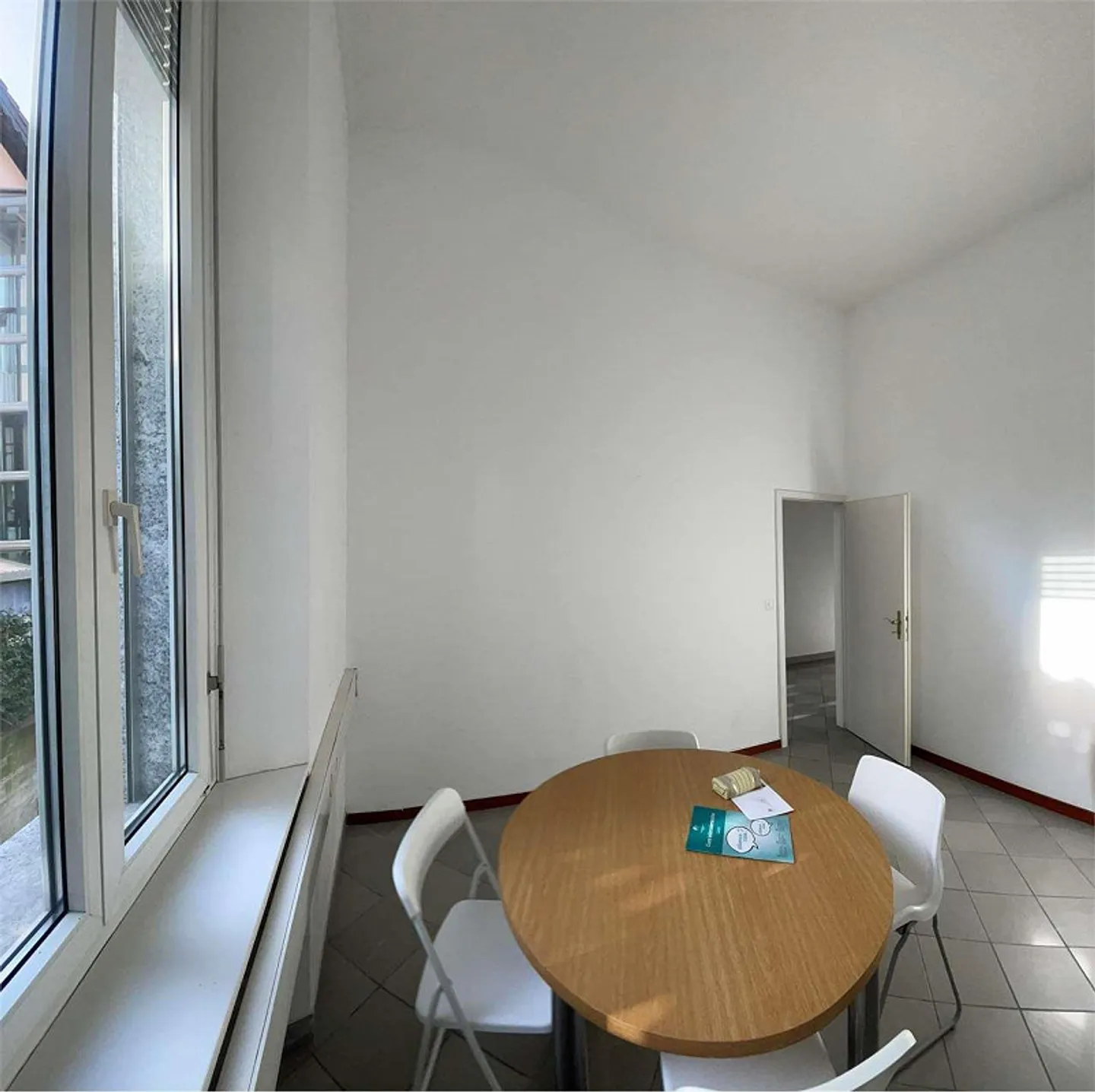 Chiasso - Bureau de 4,5 pièces d'environ 90 m² dans un emplacement stratégique - Photo 1 sur 4