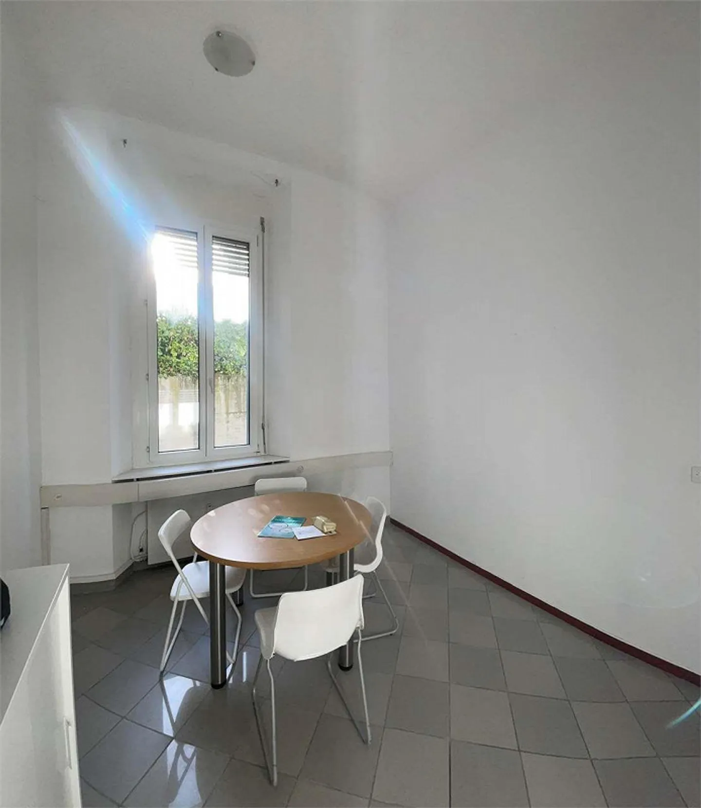 Chiasso - Bureau de 4,5 pièces d'environ 90 m² dans un emplacement stratégique - Photo 3 sur 4