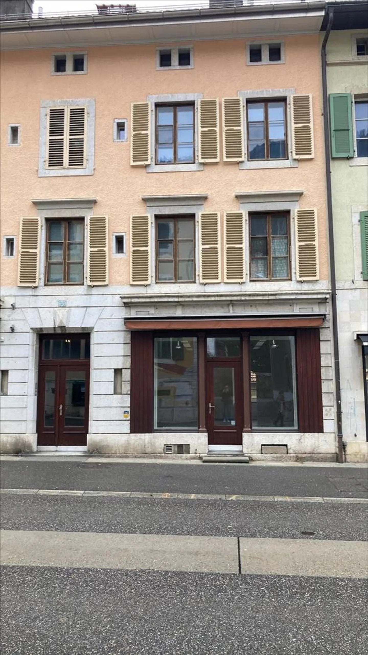 GRANDE APPARTAMENTO DI 5,5 STANZE CON CAMINO E PARQUET - Foto 6 di 6