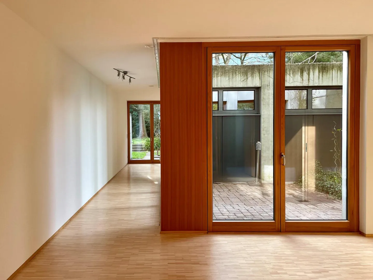 Large Family Apartment with Garden - Photo 5 of 12