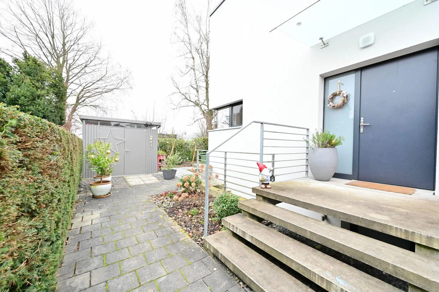 Maison jumelée attrayante de 5,5 pièces - Photo 3 sur 17