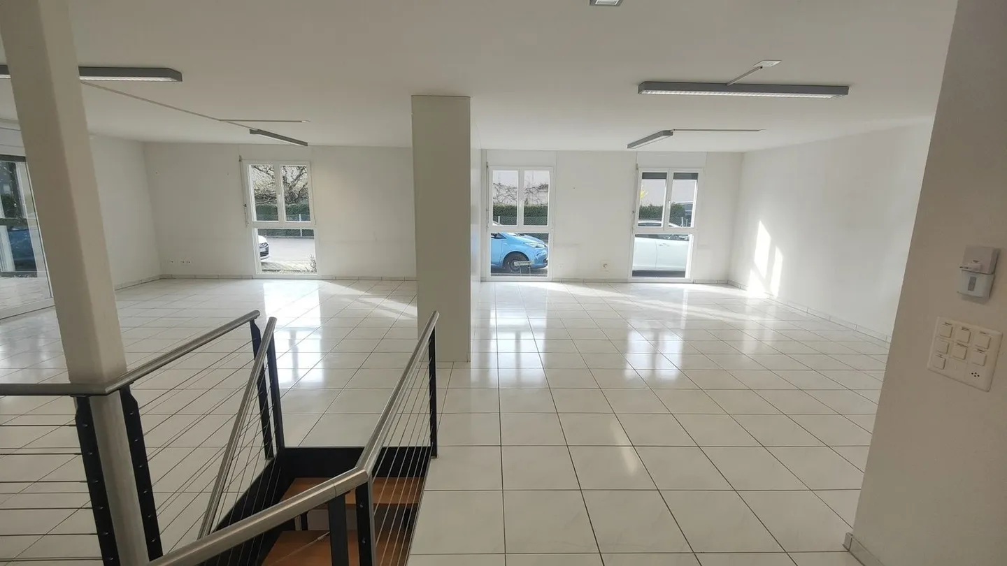 Grosszügiges lichtdurchflutetes Büro auf zwei Etagen - Foto 3 von 8