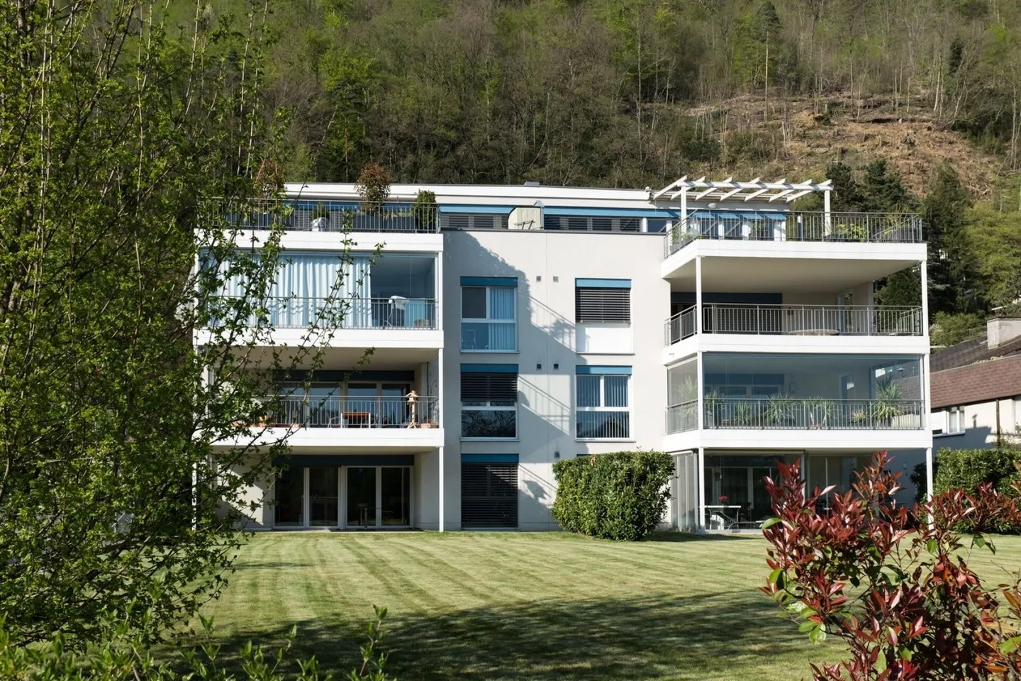 Grosszügiges lichtdurchflutetes Büro auf zwei Etagen - Foto 1 von 8