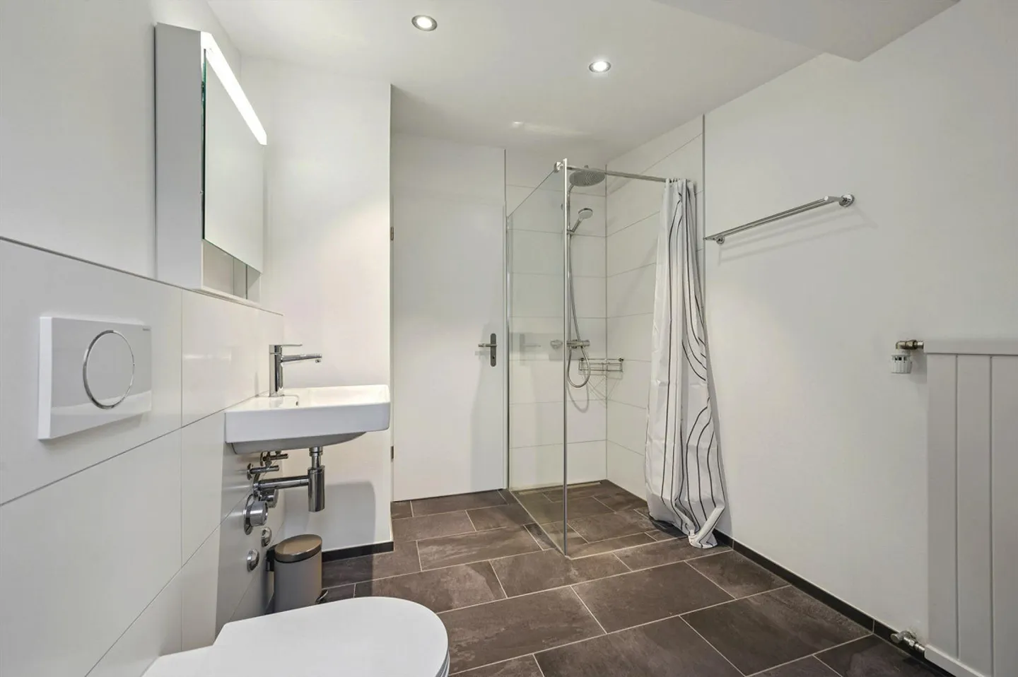 Modern renovated multi-family house with three units in a quiet location - Photo 6 of 13