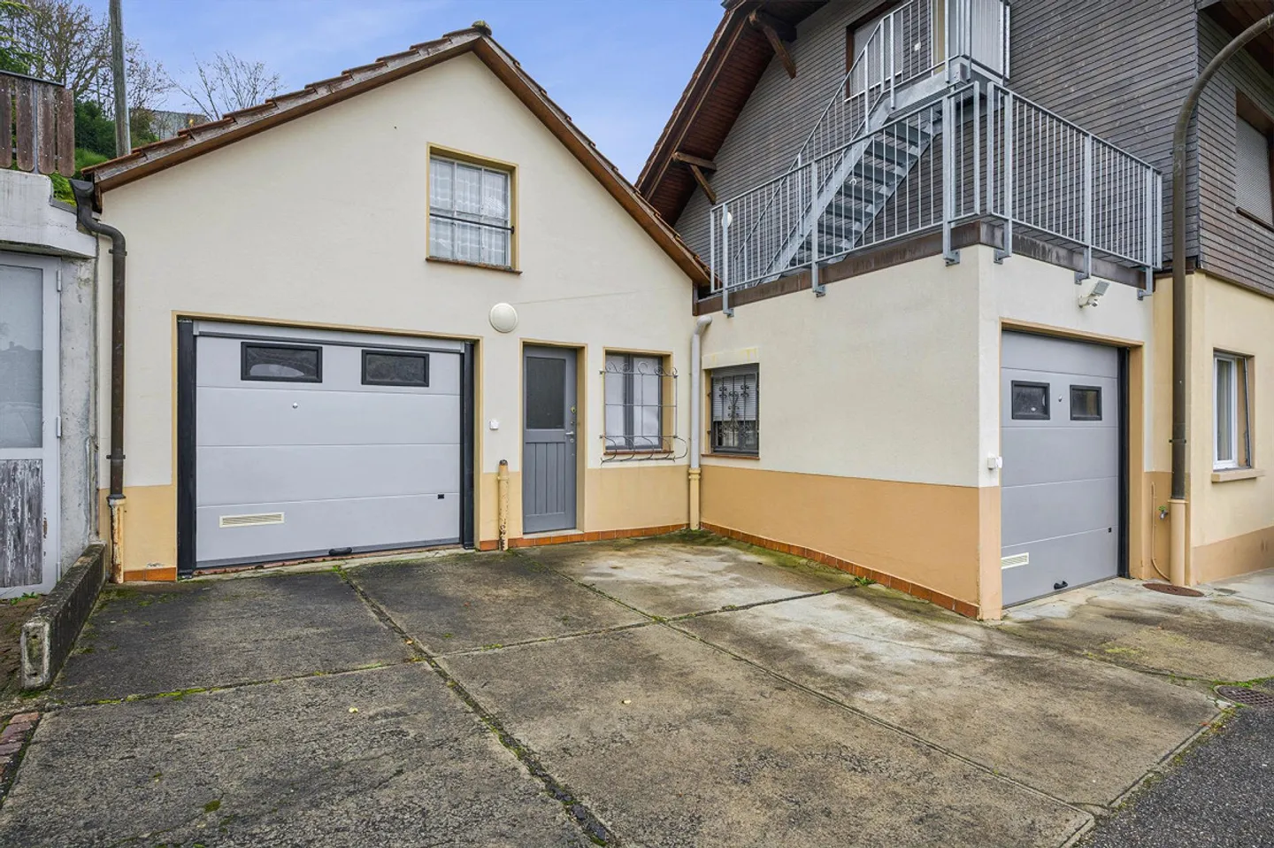 Modern renovated multi-family house with three units in a quiet location - Photo 10 of 13