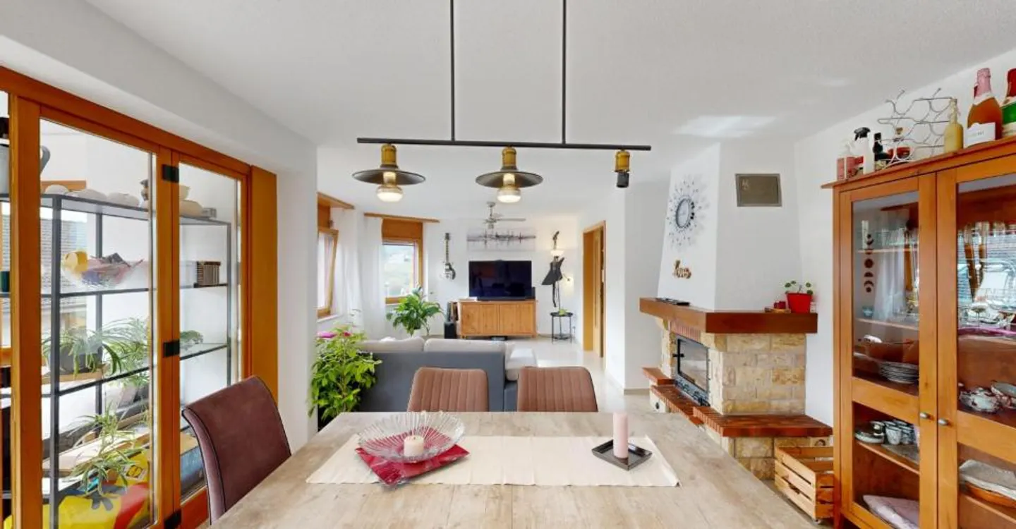 Charming 5.5 Room Apartment in Tavannes - Photo 5 of 9