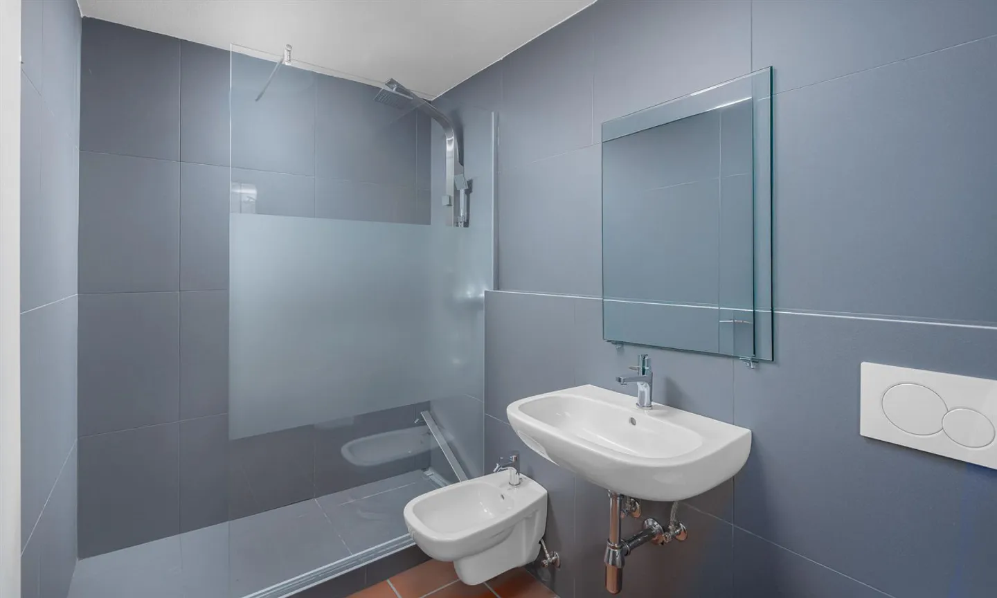 MAISON JUMELÉE SPACIEUSE DE 4,5 PIÈCES AVEC UN DEUX PIÈCES À AROGNO - Photo 6 sur 9