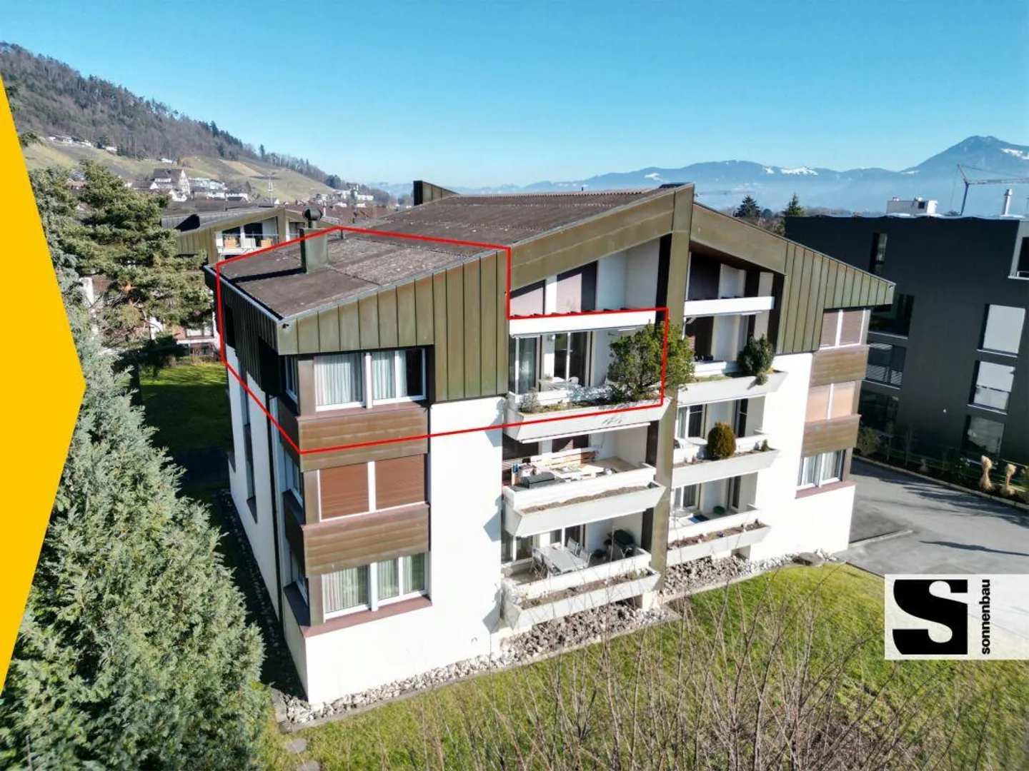 Appartamento attico attraente di 4,5 locali in un tranquillo quartiere residenziale - Foto 1 di 16